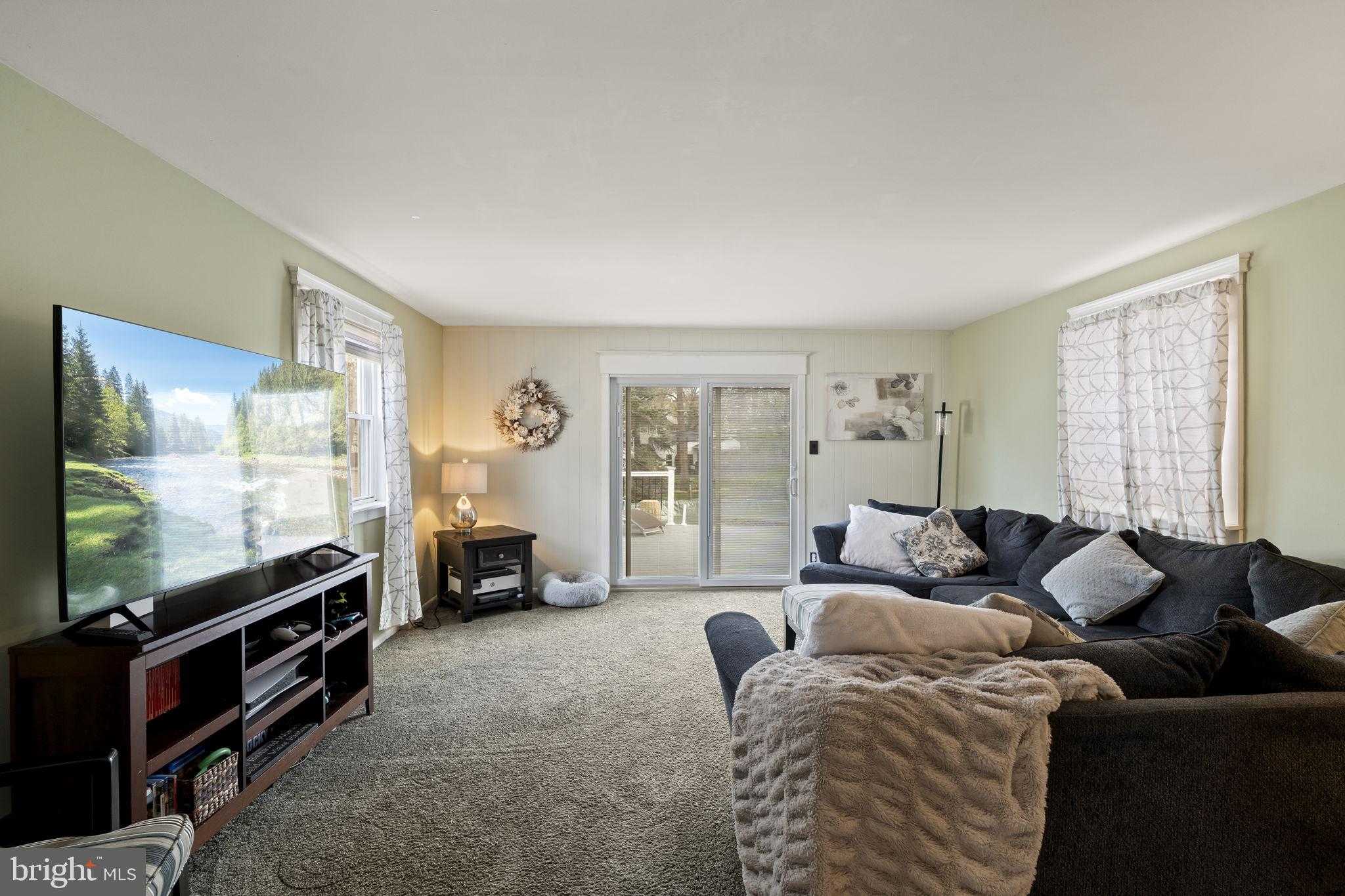 517 Evans Ave photo 10