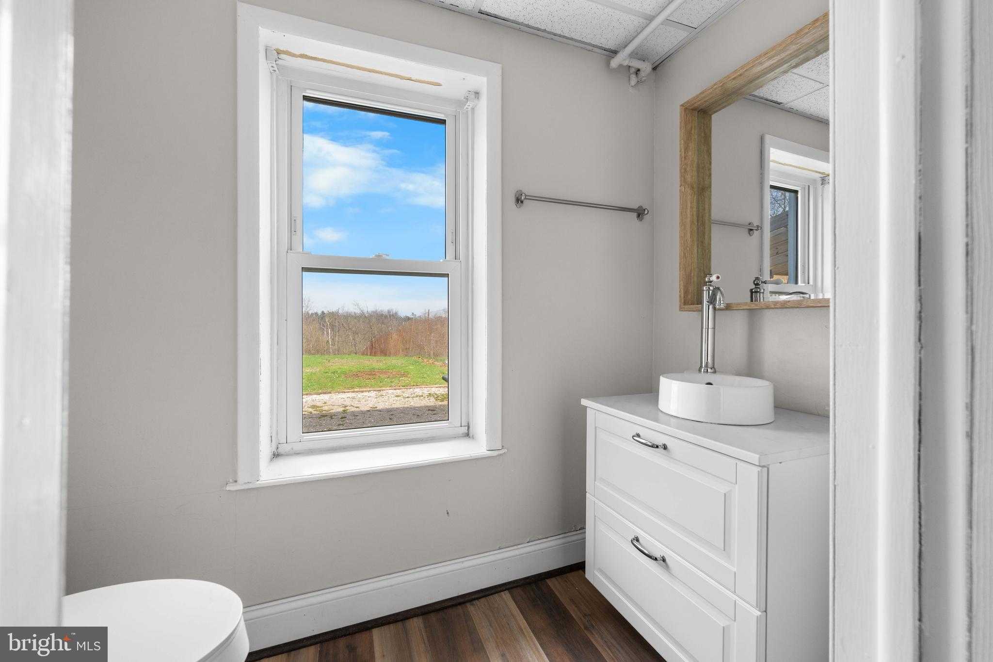 35 Ben Franklin Hwy E photo 20