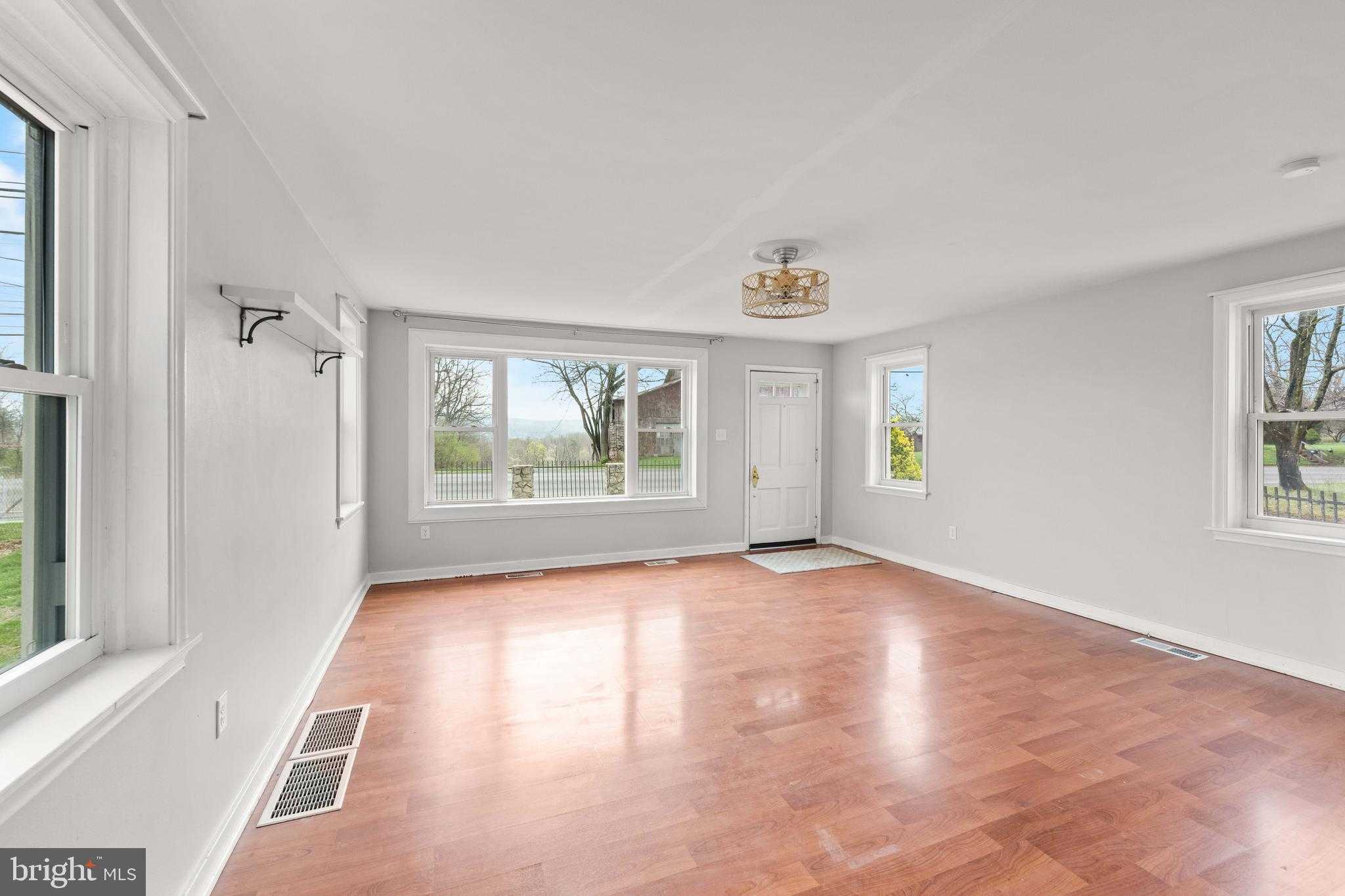 35 Ben Franklin Hwy E photo 8