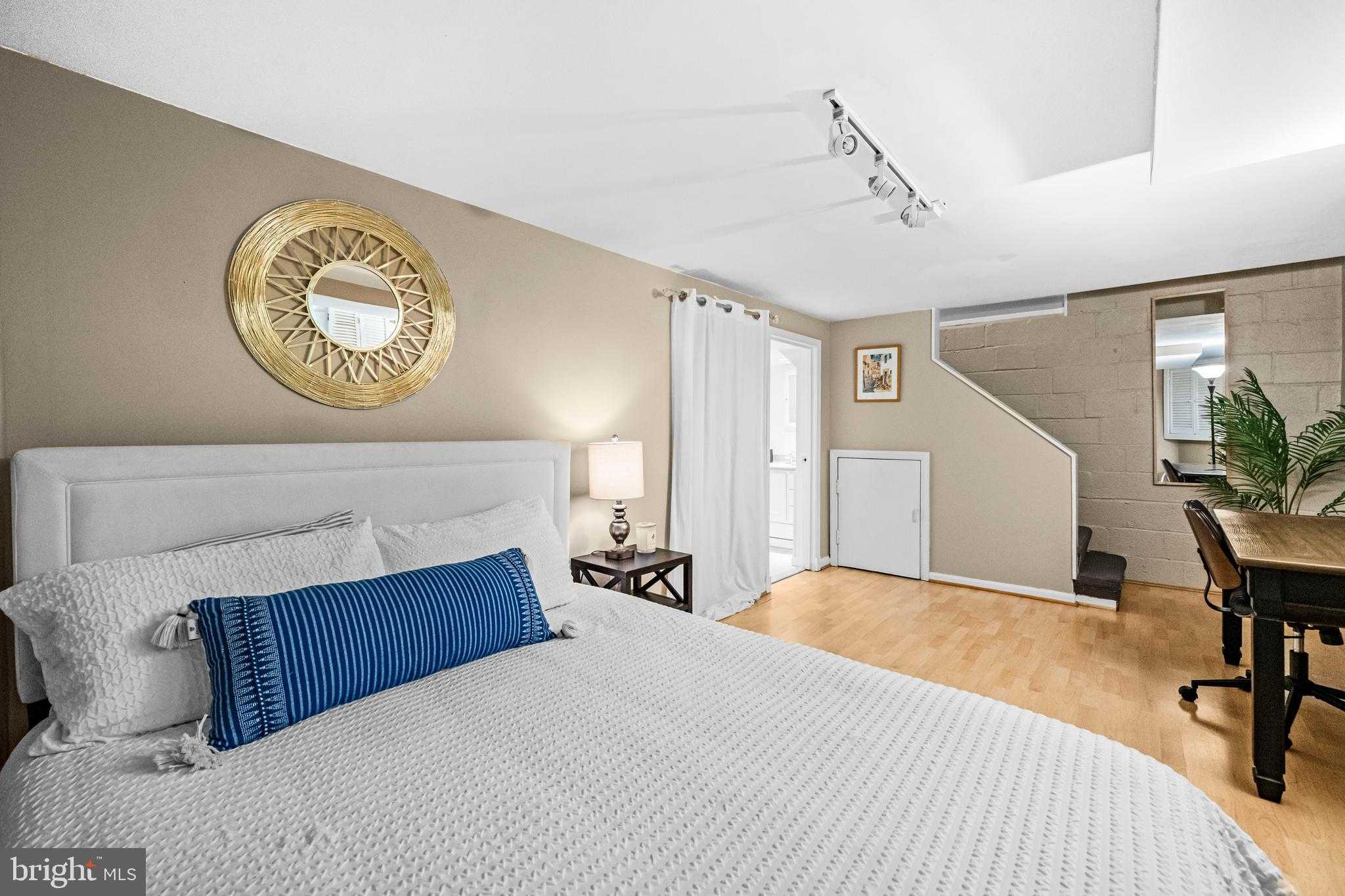 1861 S George Mason Dr photo 34