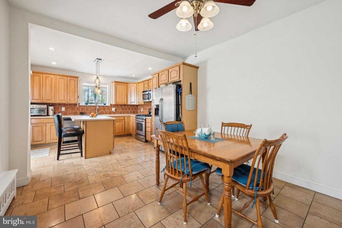 3031 E Thompson St photo 10