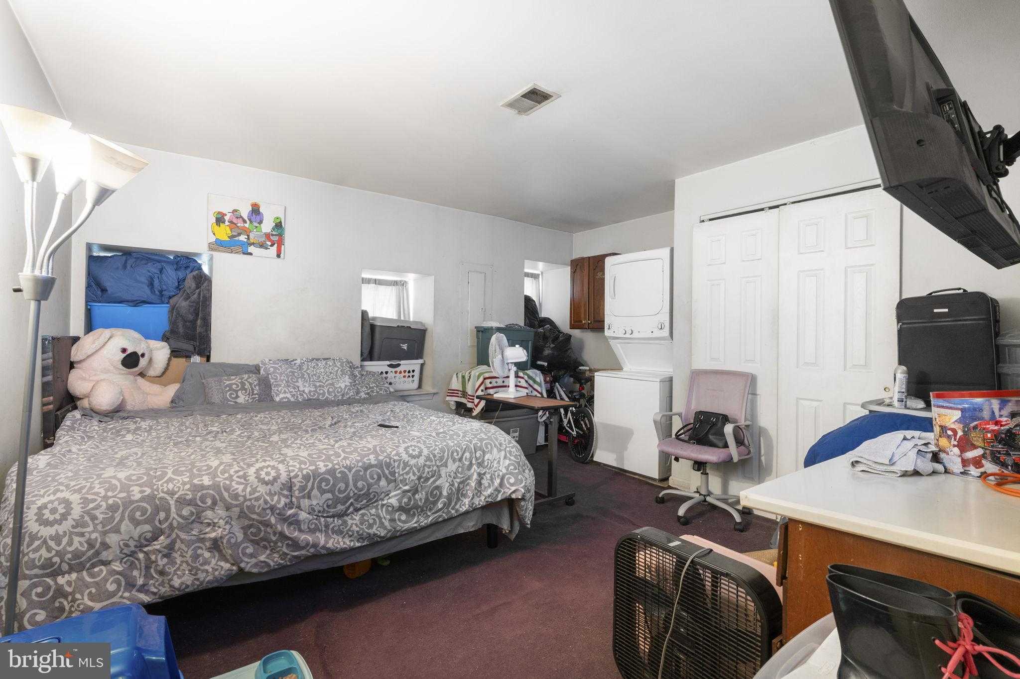 200 S Chestnut St photo 11