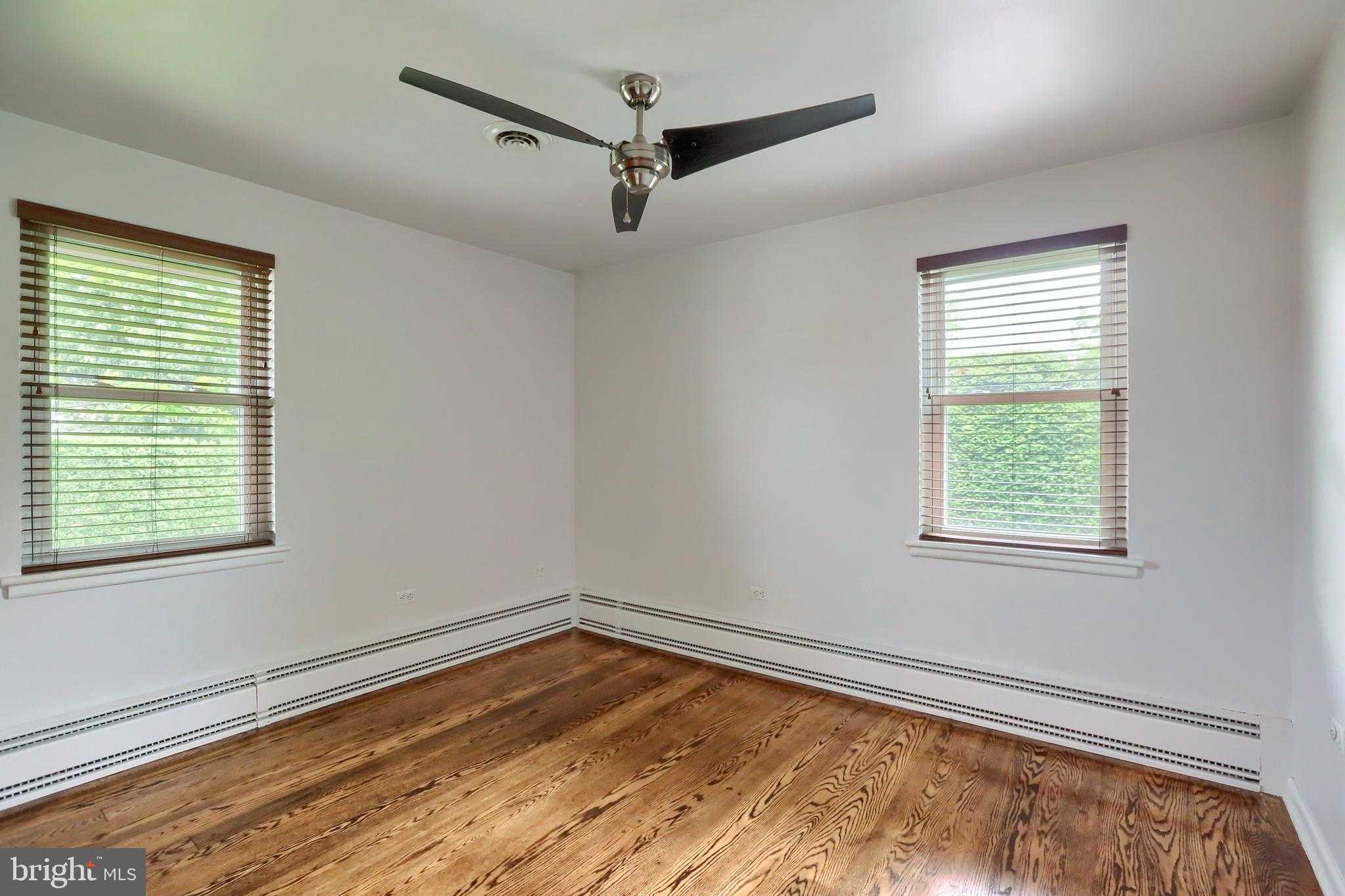 702 S 1st Ave photo 16