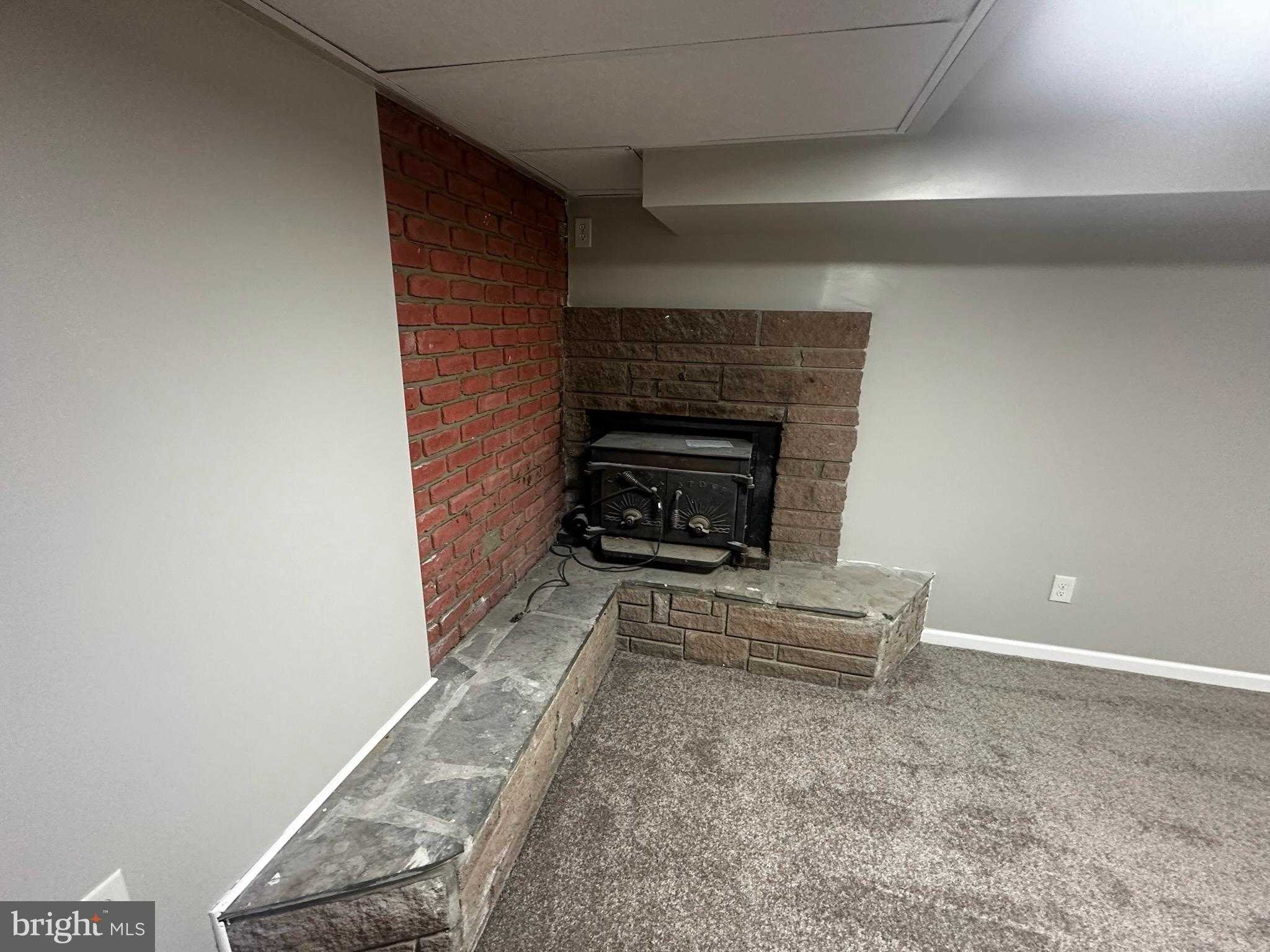 415 E Willow St photo 34