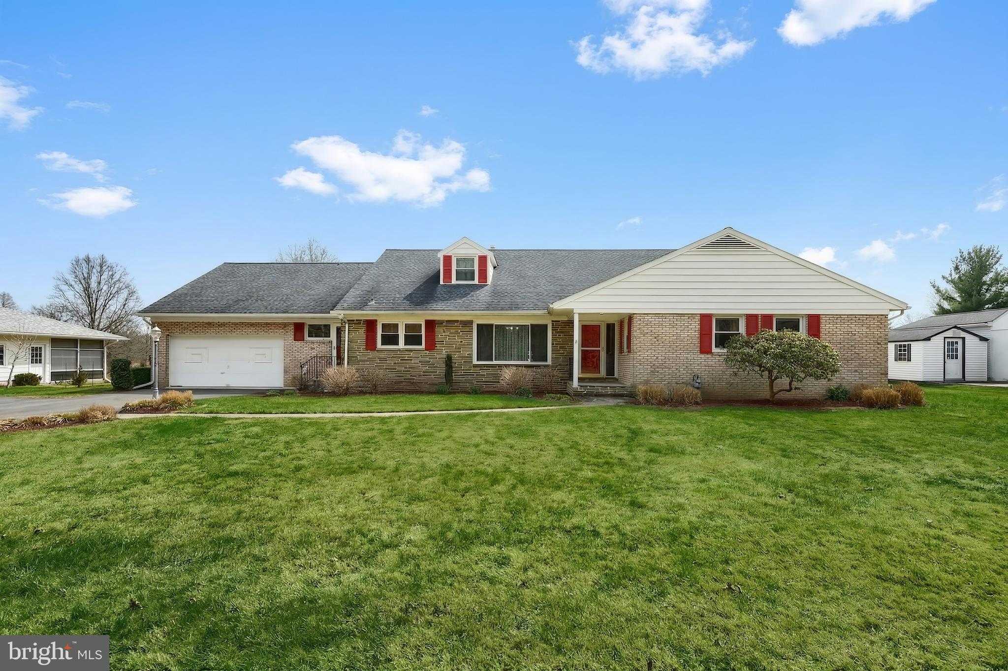 290 Country Club Ln, Gettysburg