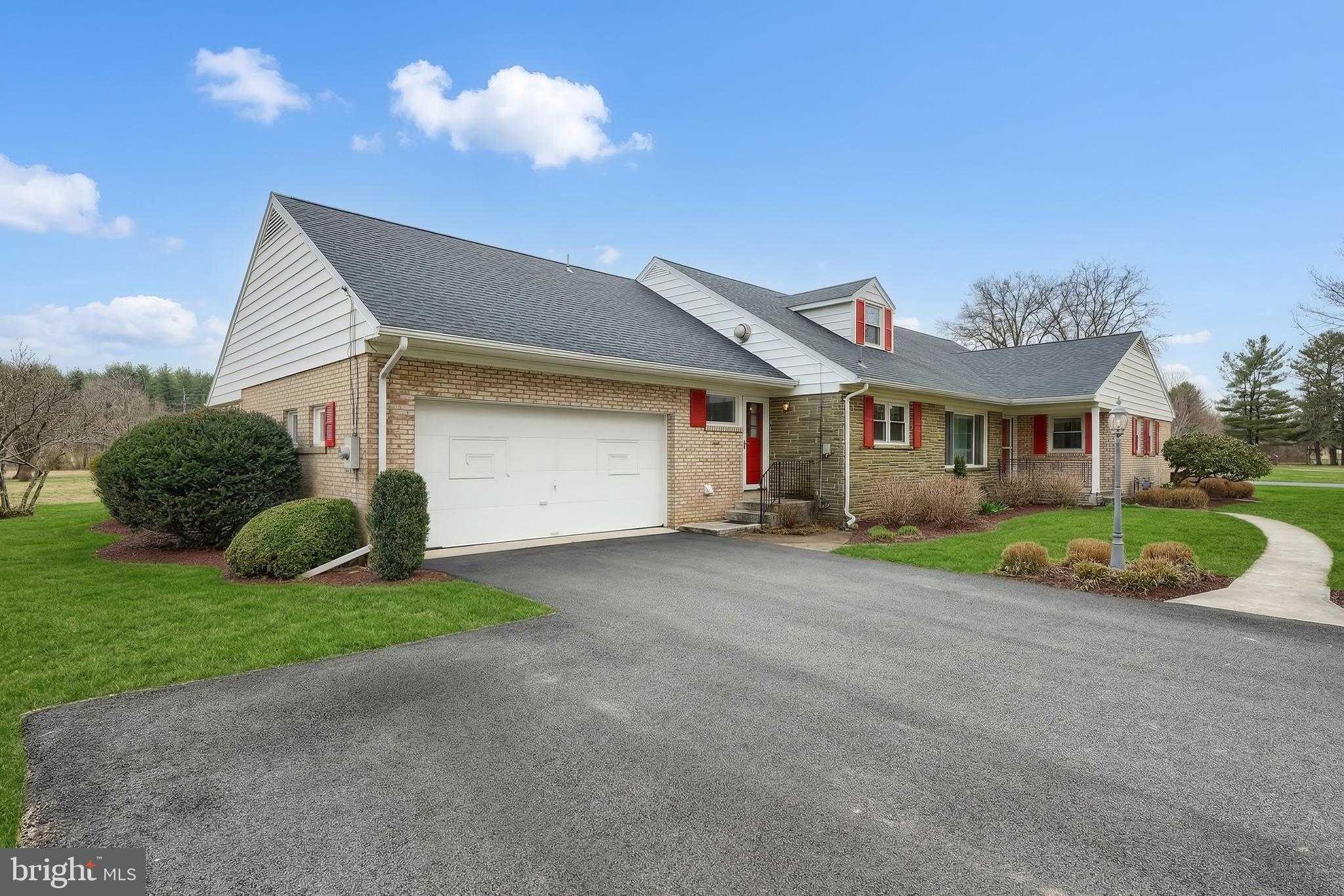 290 Country Club Ln photo 3