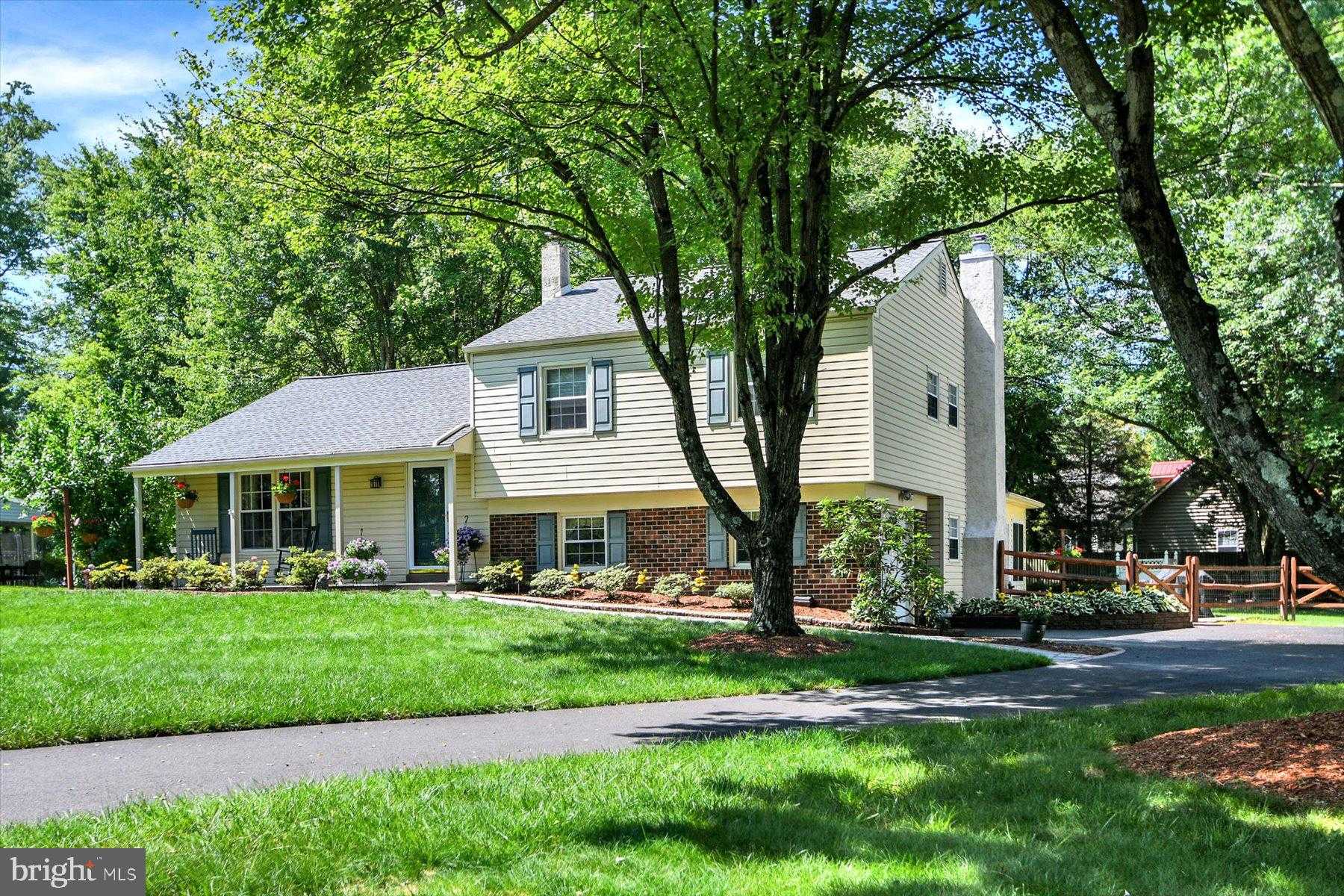 106 Gertrude Dr photo 2