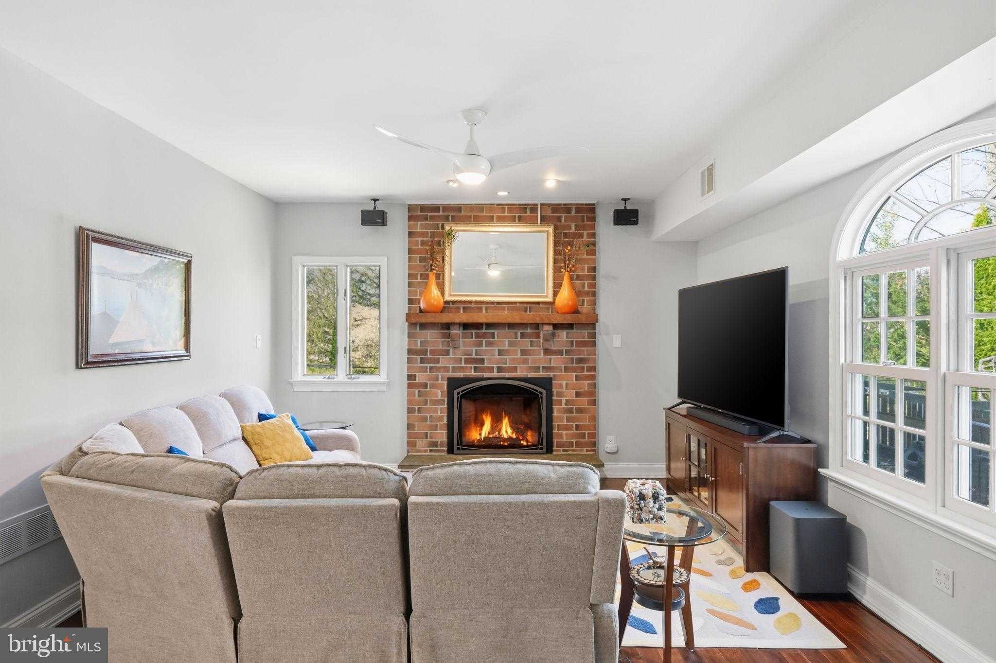 916 General Howe Dr photo 21