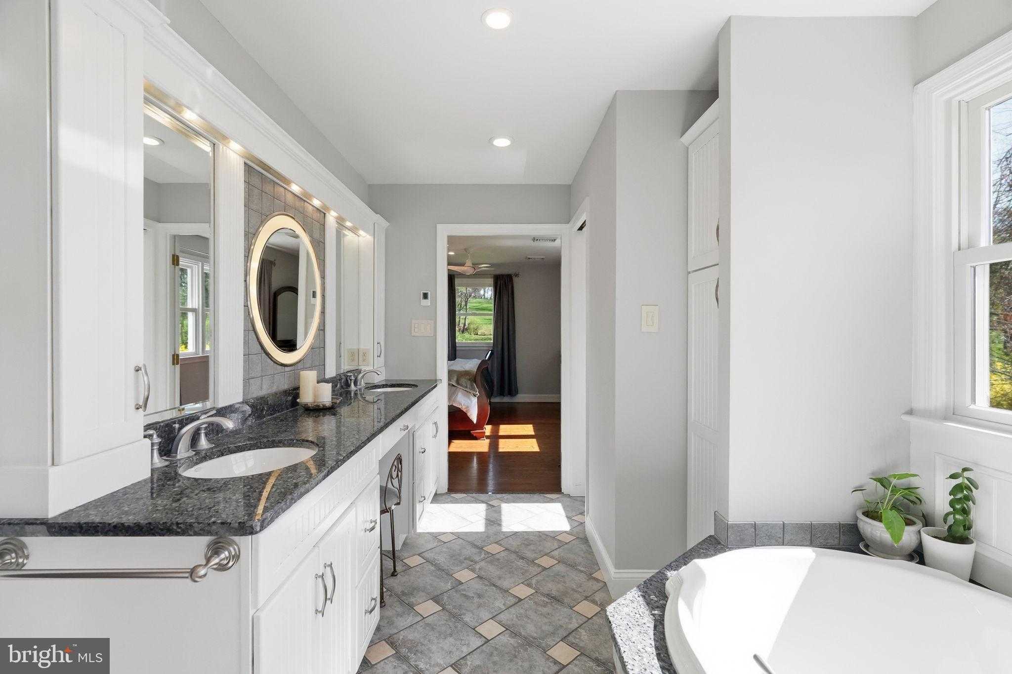 916 General Howe Dr photo 74