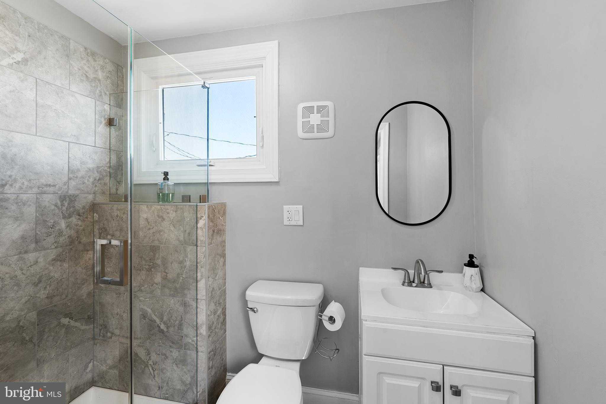 807 S Luzerne Ave photo 12