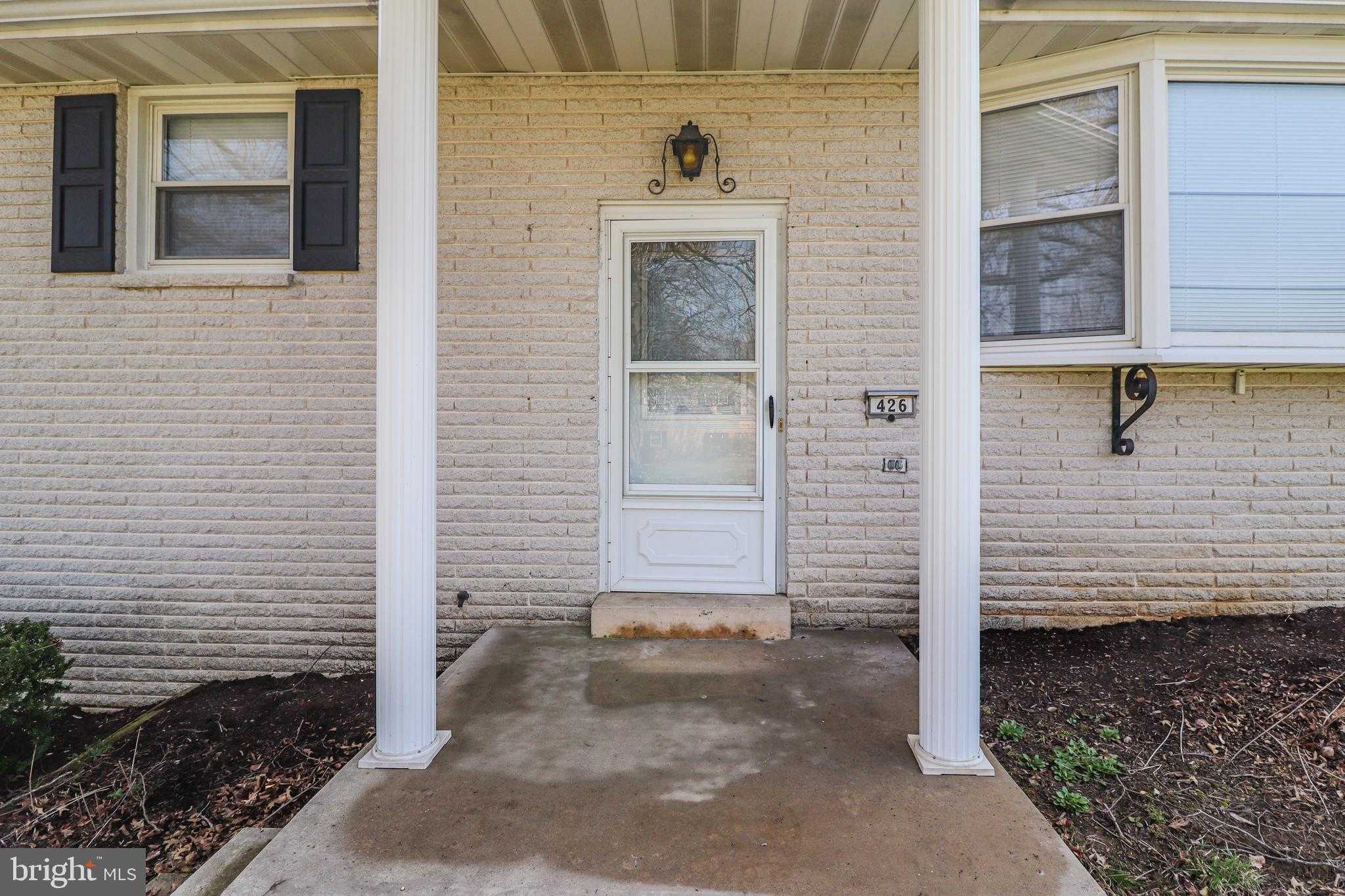 426 Edgewood Dr photo 4