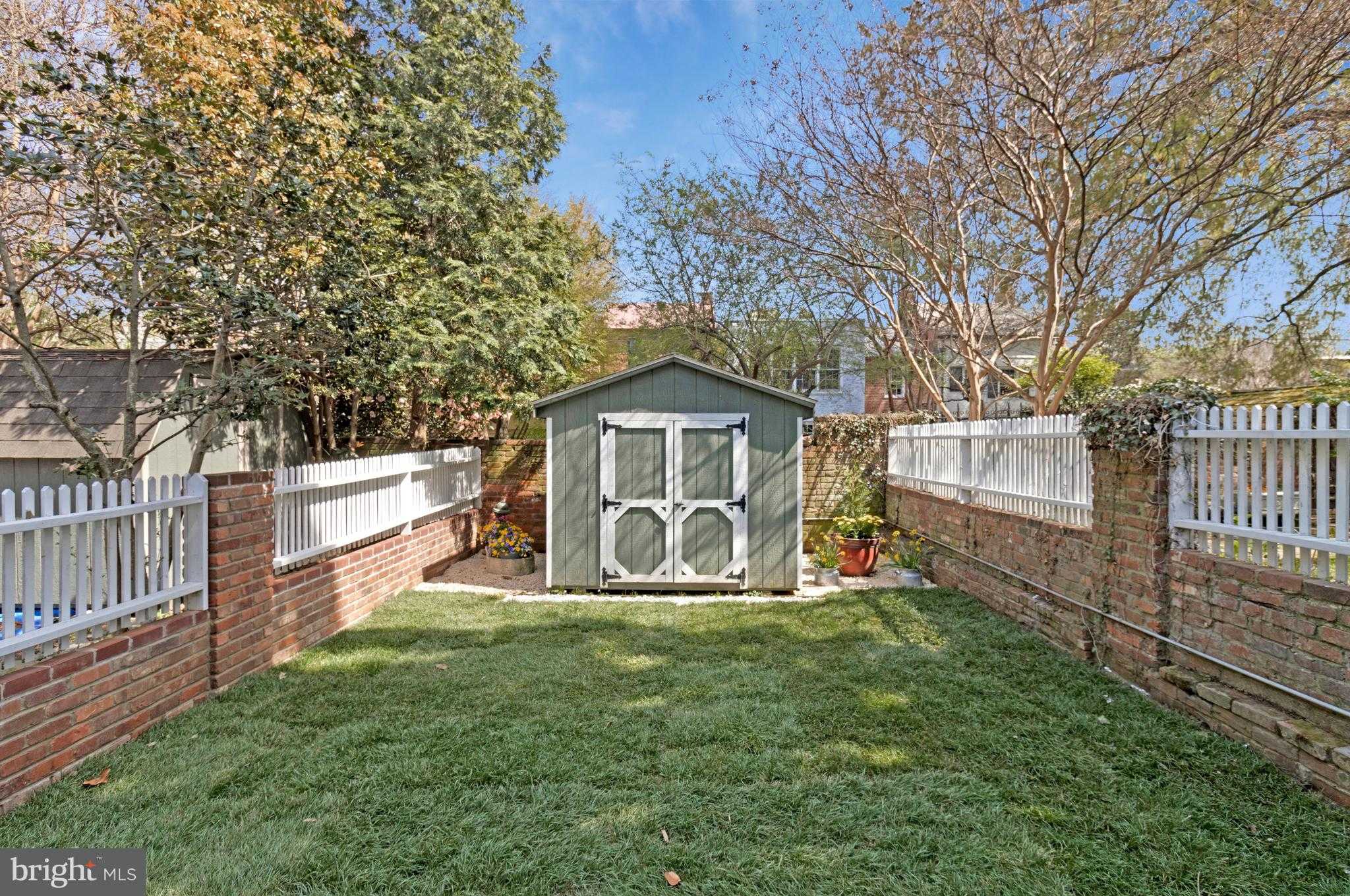 816 S Pitt St photo 94