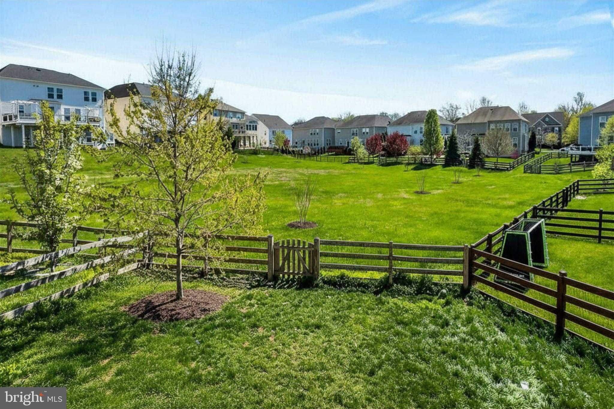 42308 Guildhall Dr photo 33