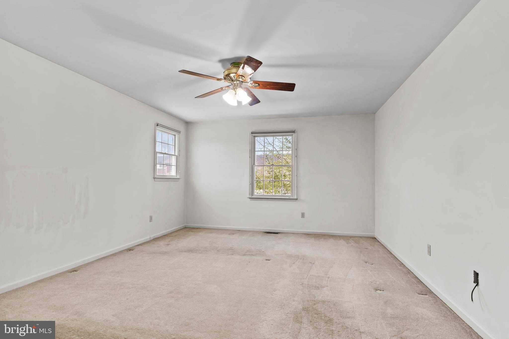 914 Maplewood Ln photo 23