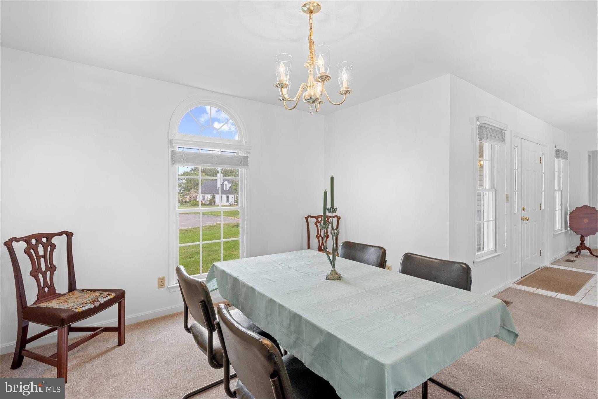 136 Hilltop Dr photo 5