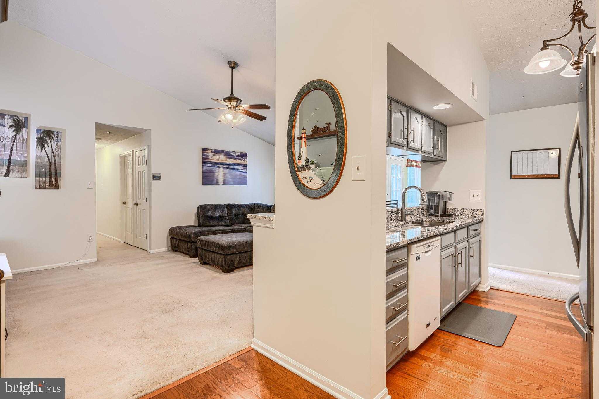 902 Jessicas Ln photo 3