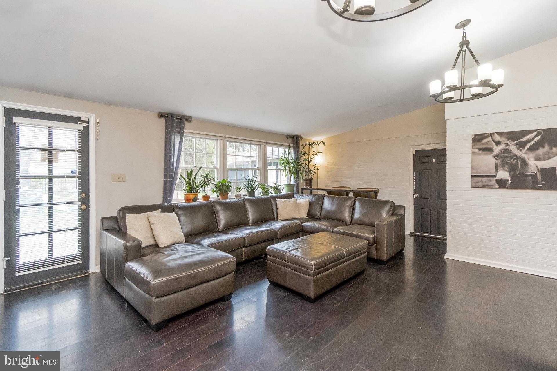 2415 W Tremont St photo 19