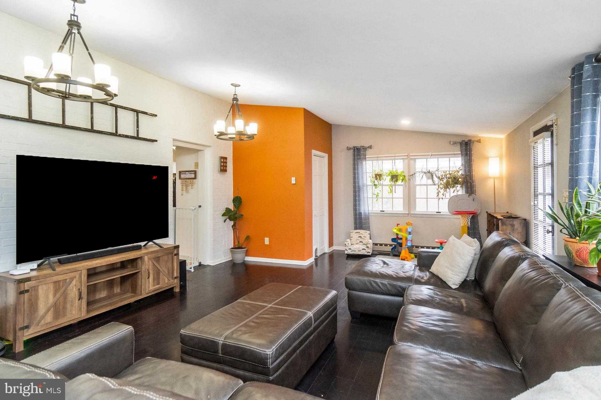 2415 W Tremont St photo 21