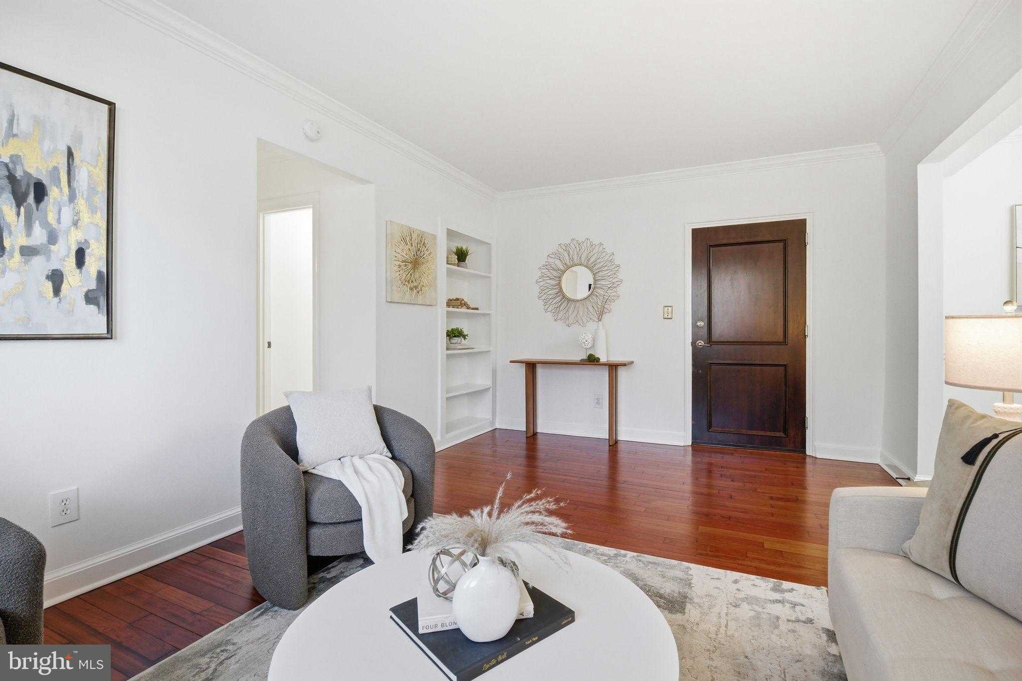 906 S Washington St Apt 105 photo 2