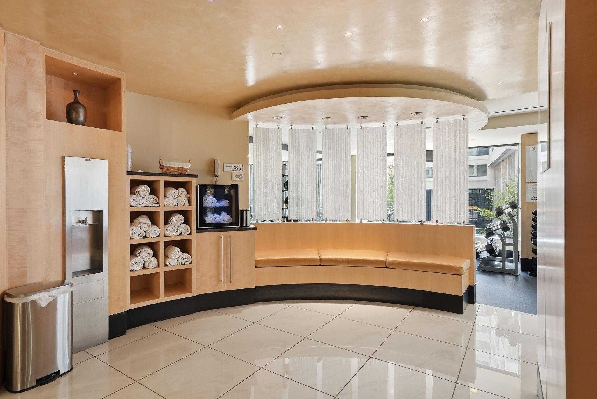 1111 19th St N Apt 2604 photo 38