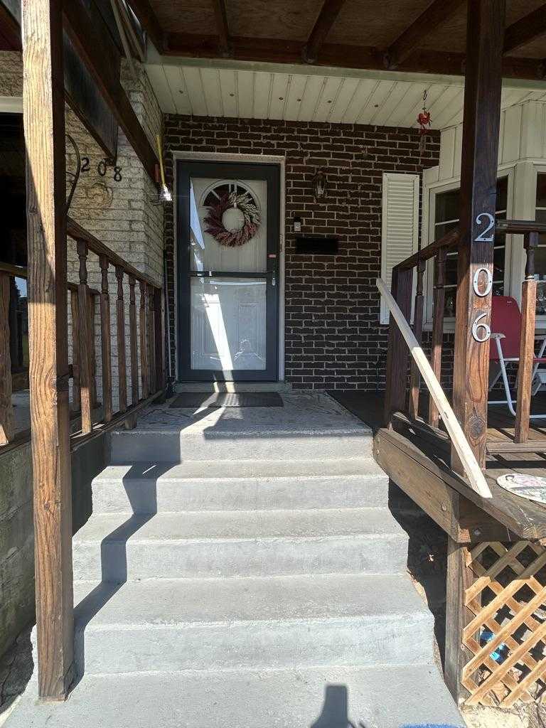 206 Hendel St photo 3