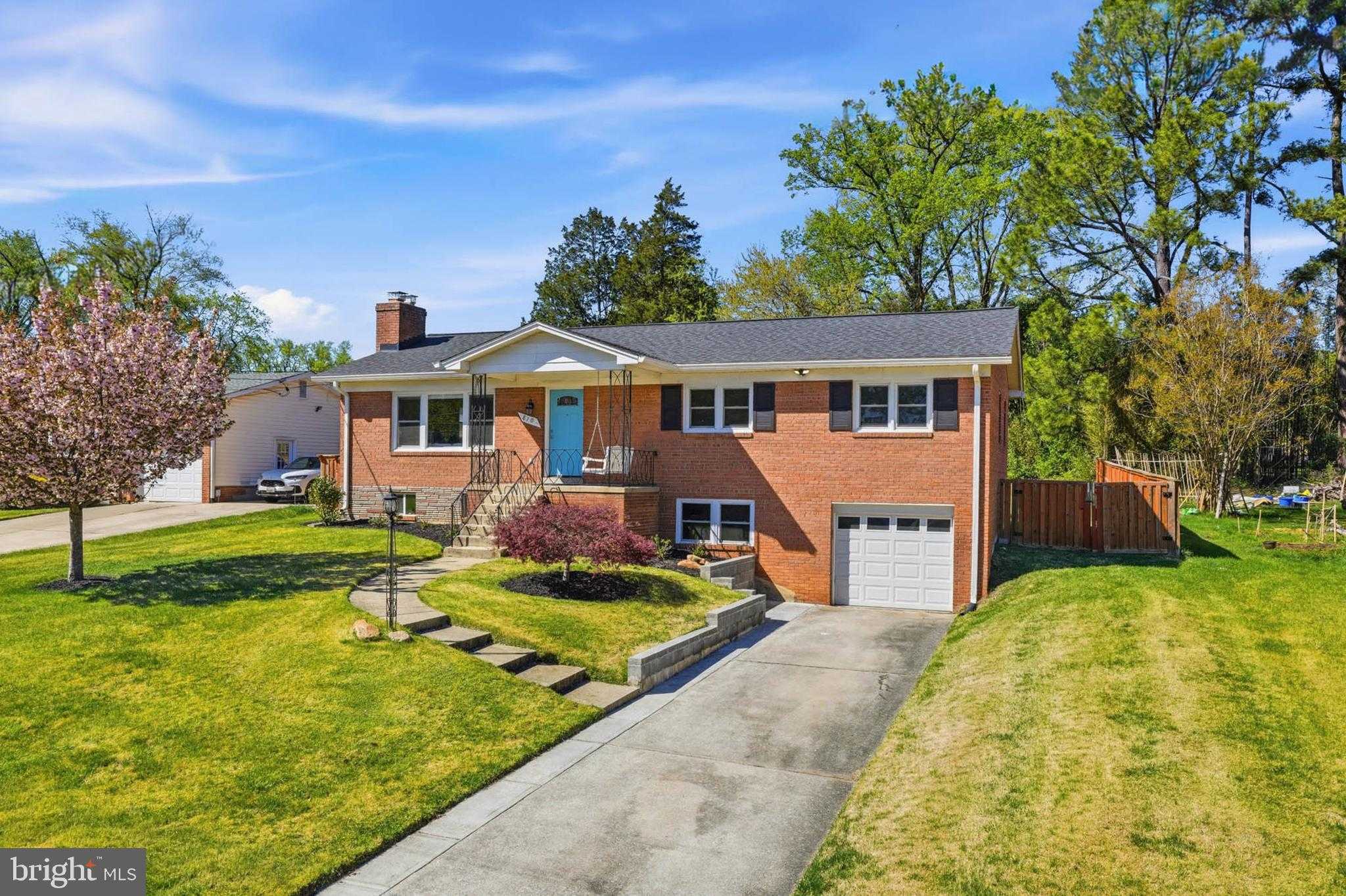 810 Venice Dr photo 2