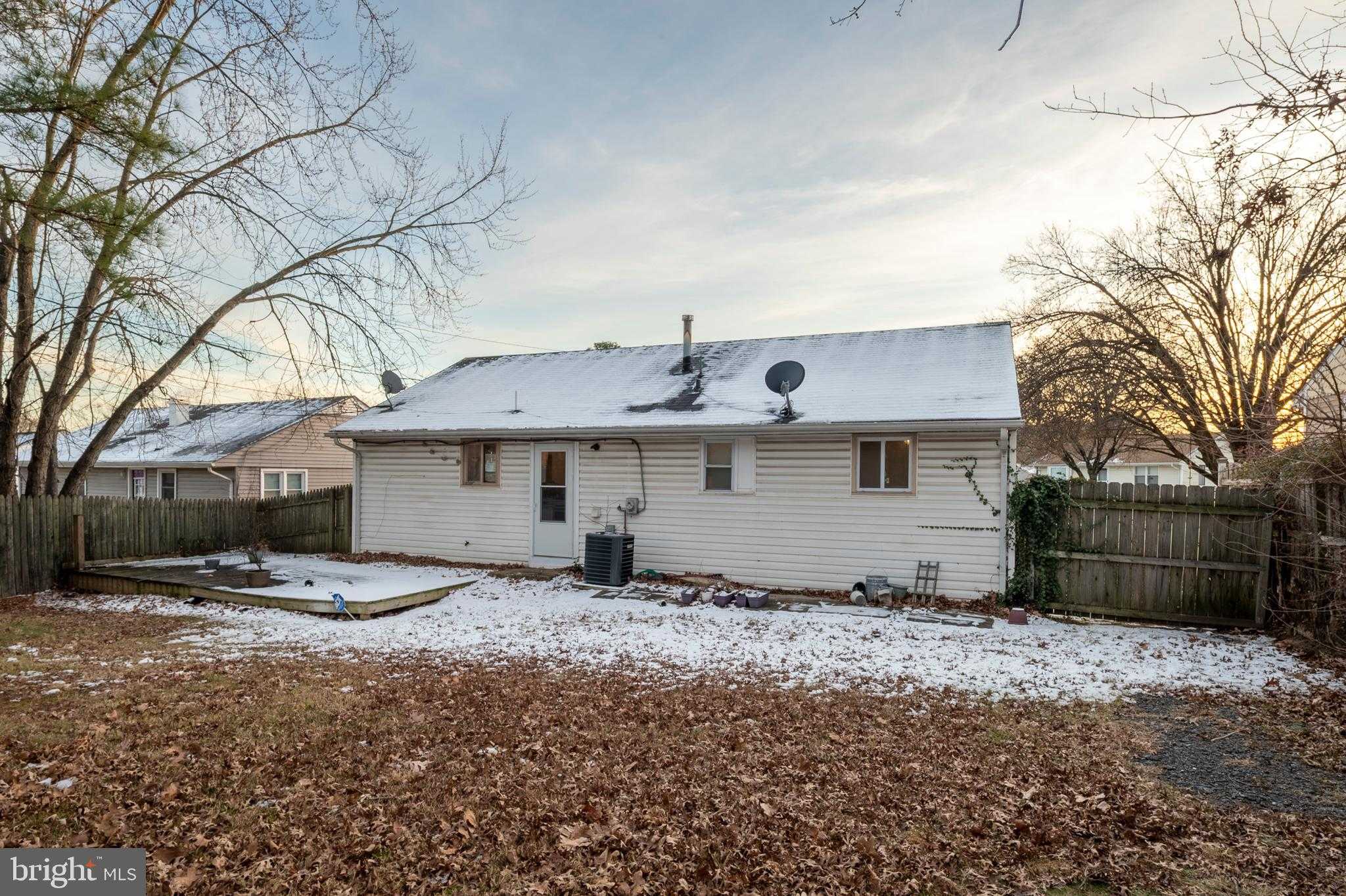 903 Montrose Ave photo 26