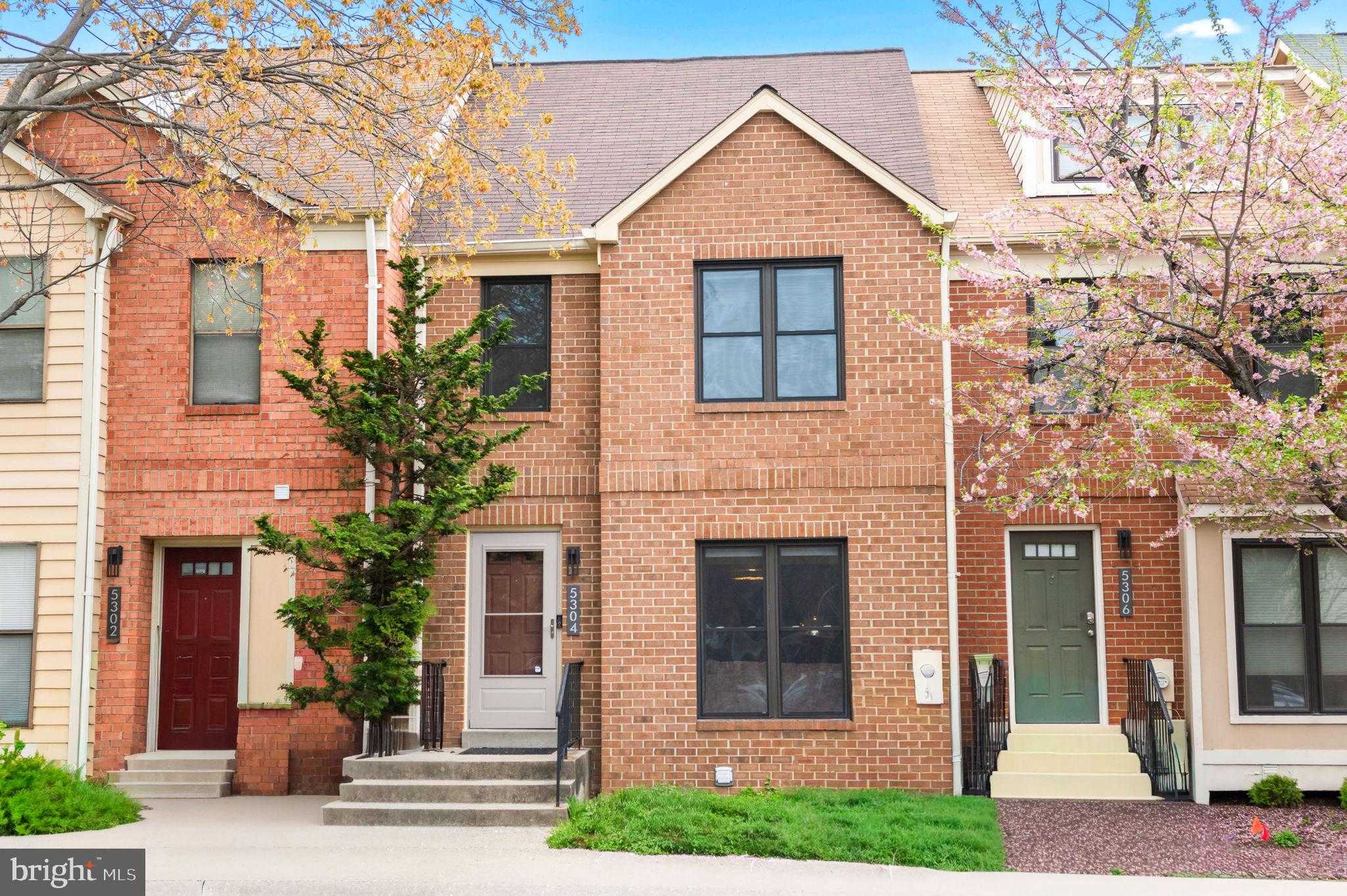 5304 King Charles Way