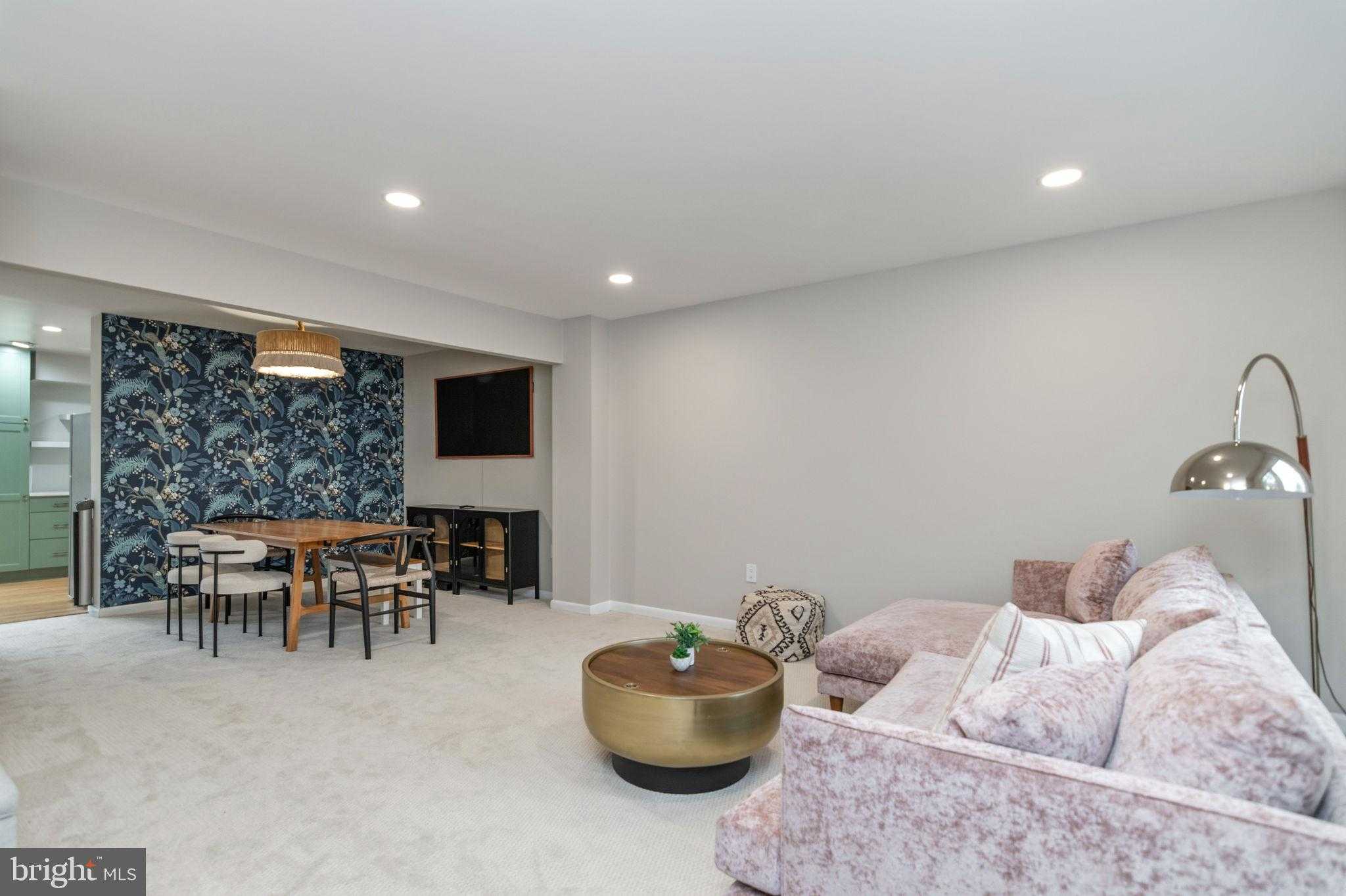 5304 King Charles Way photo 11