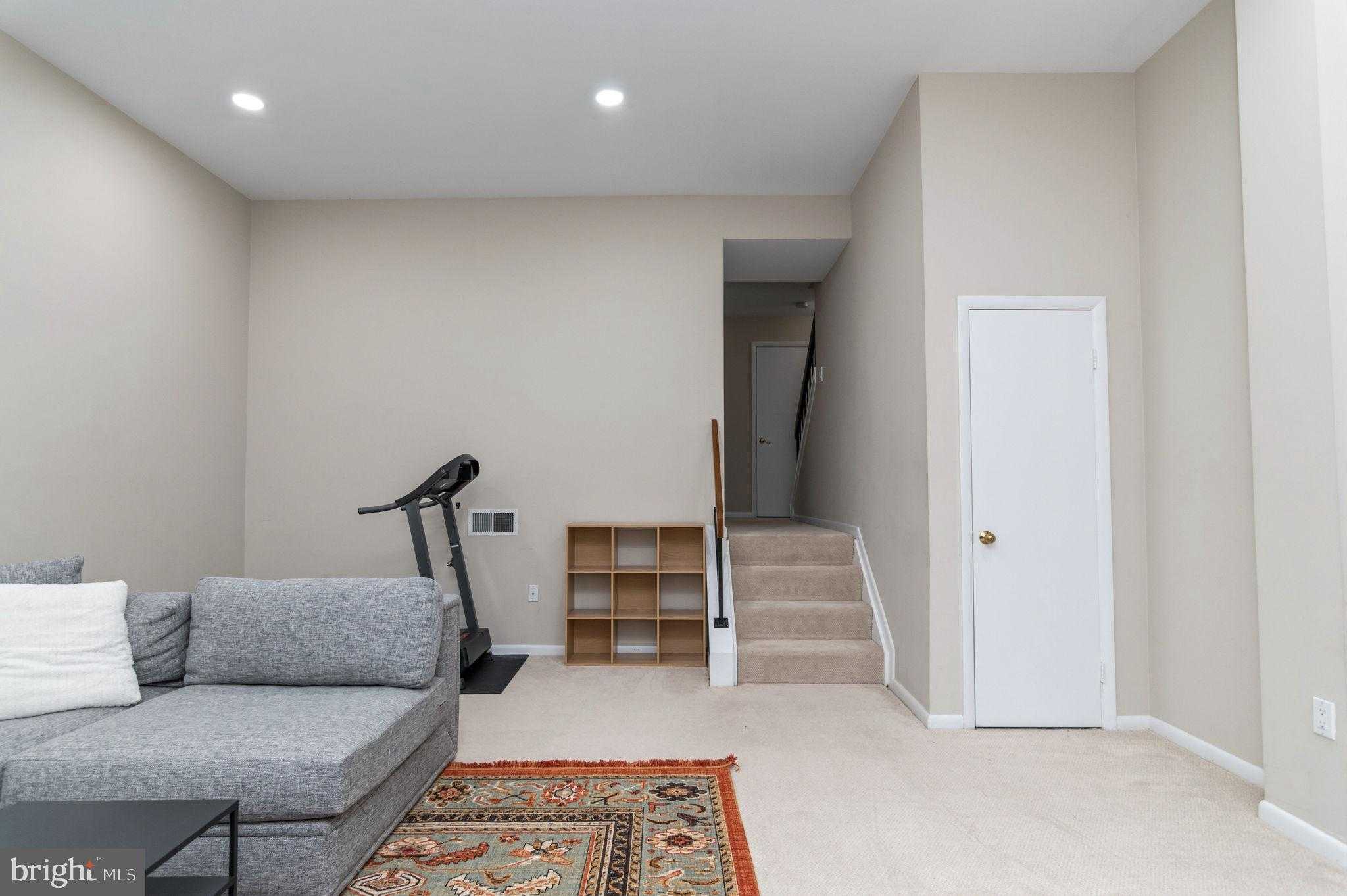 5304 King Charles Way photo 29