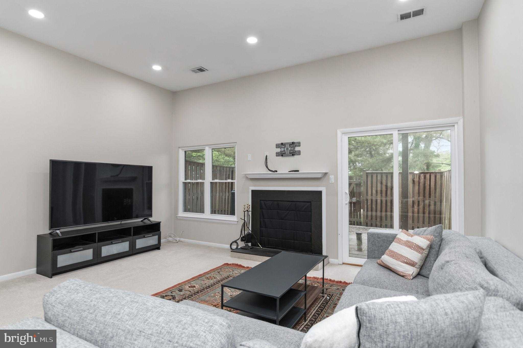 5304 King Charles Way photo 30