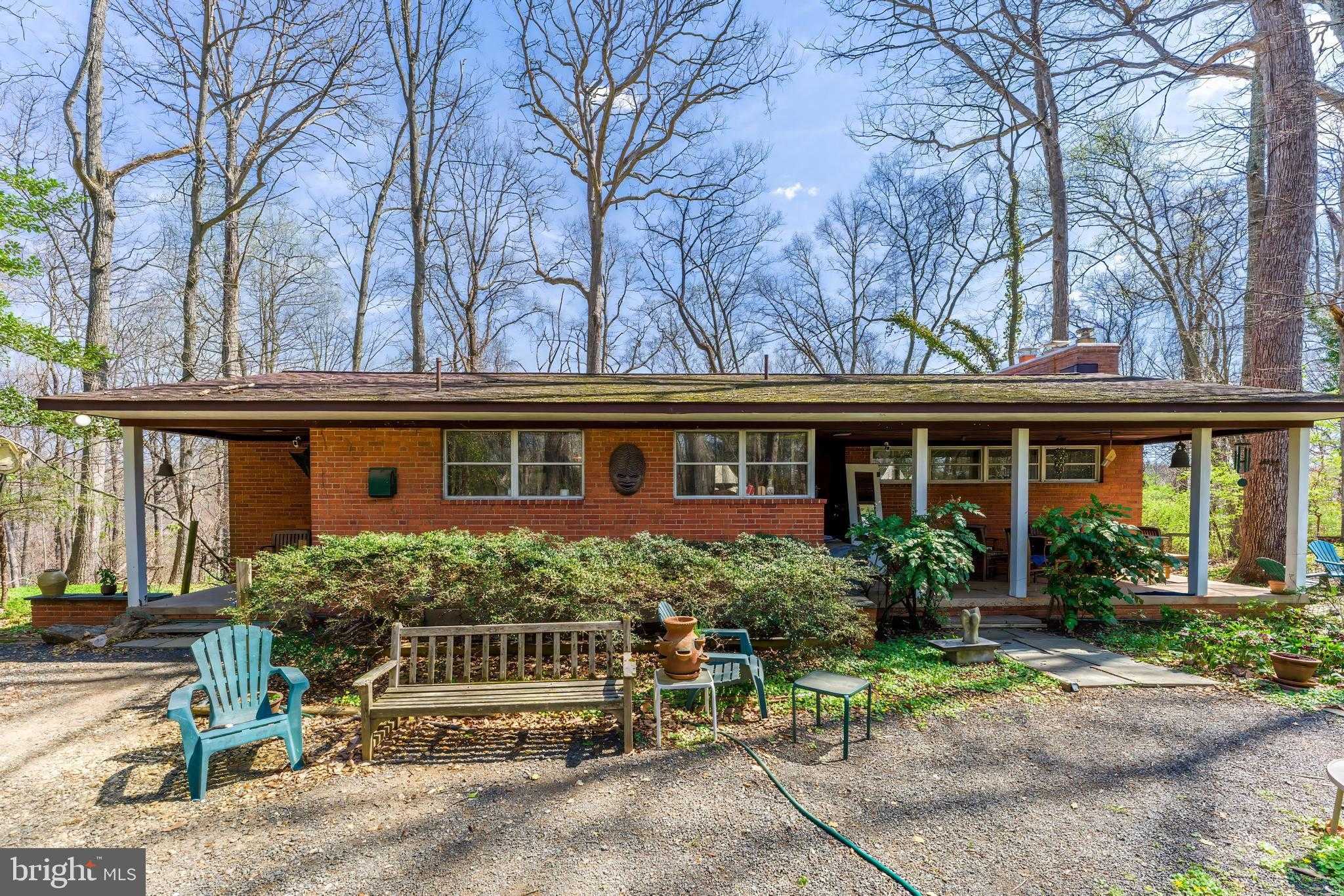 901 Chinquapin Rd, Mc Lean