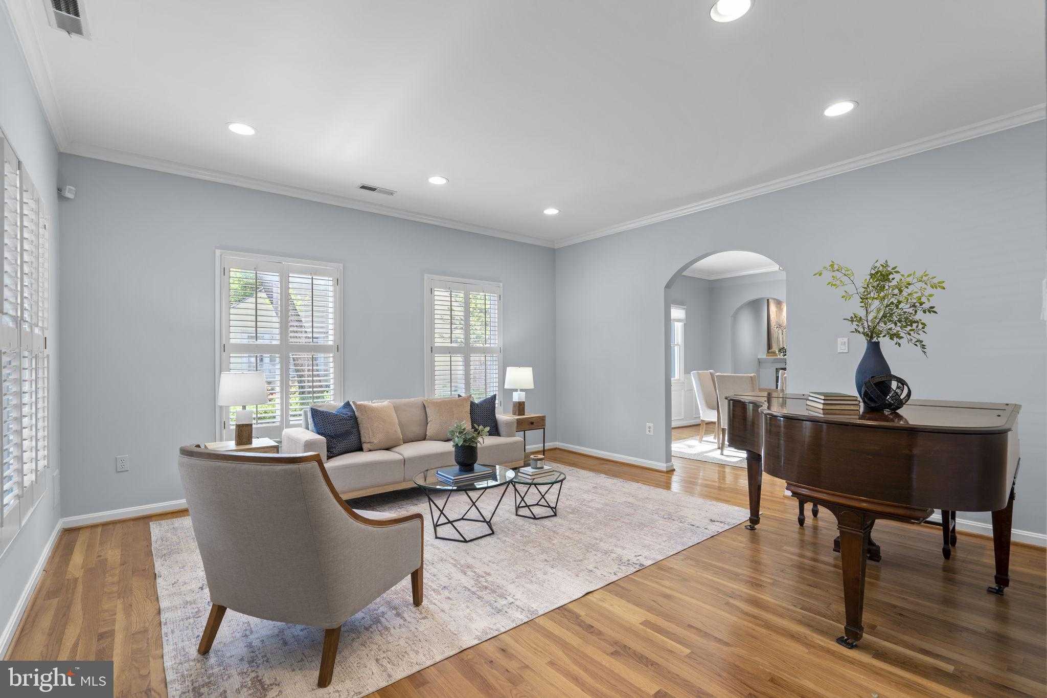 403 N West St photo 6