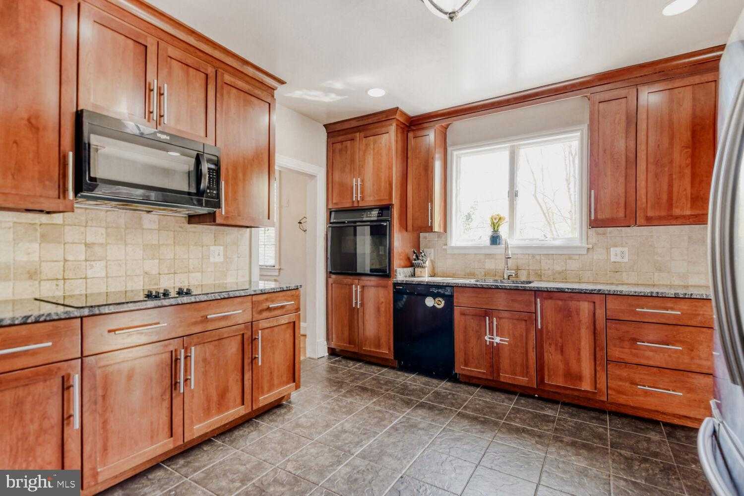 211 E Lake Ave photo 9