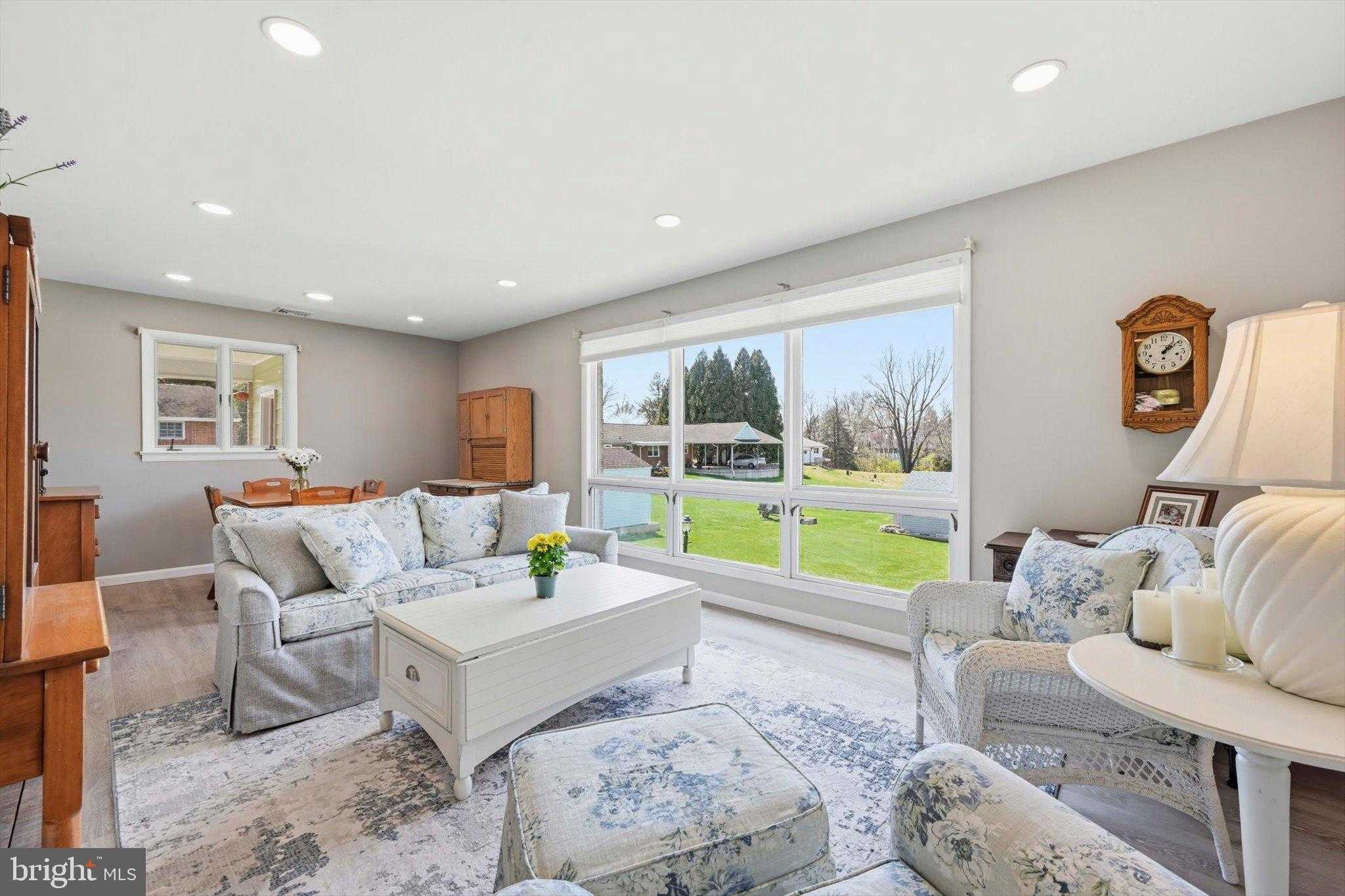 224 N Chestnut St photo 9