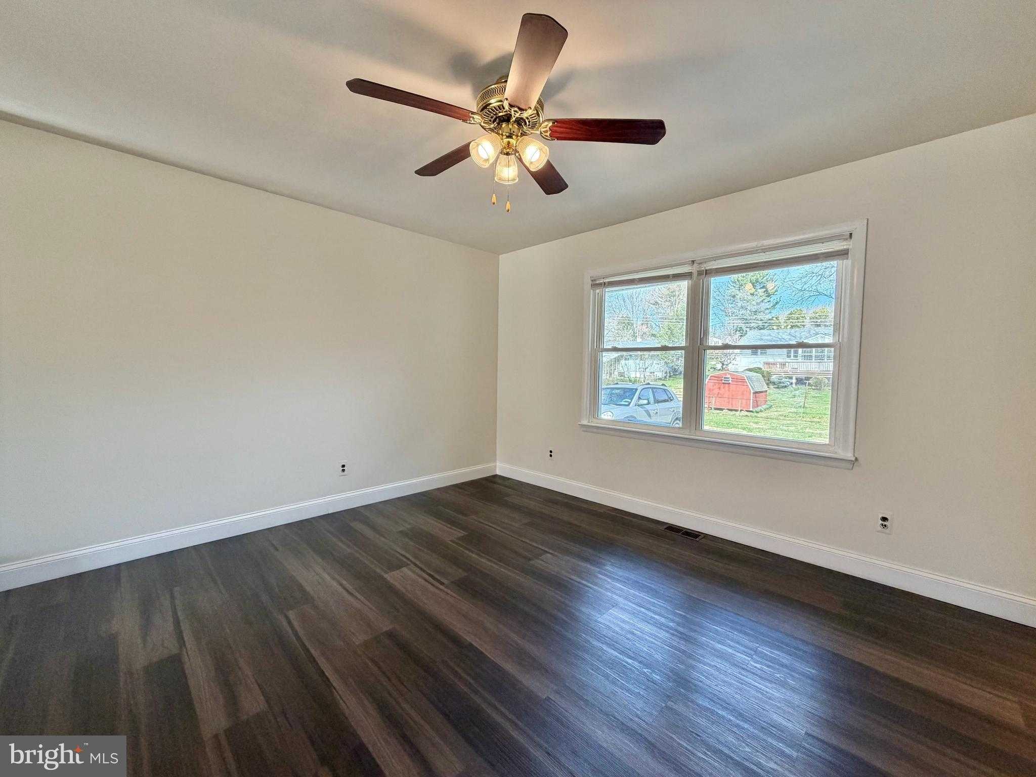 409 Sunset Dr photo 3