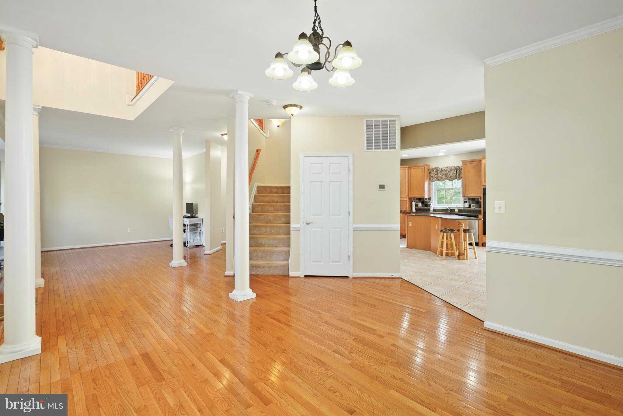 4900 Webfoot CT photo 8