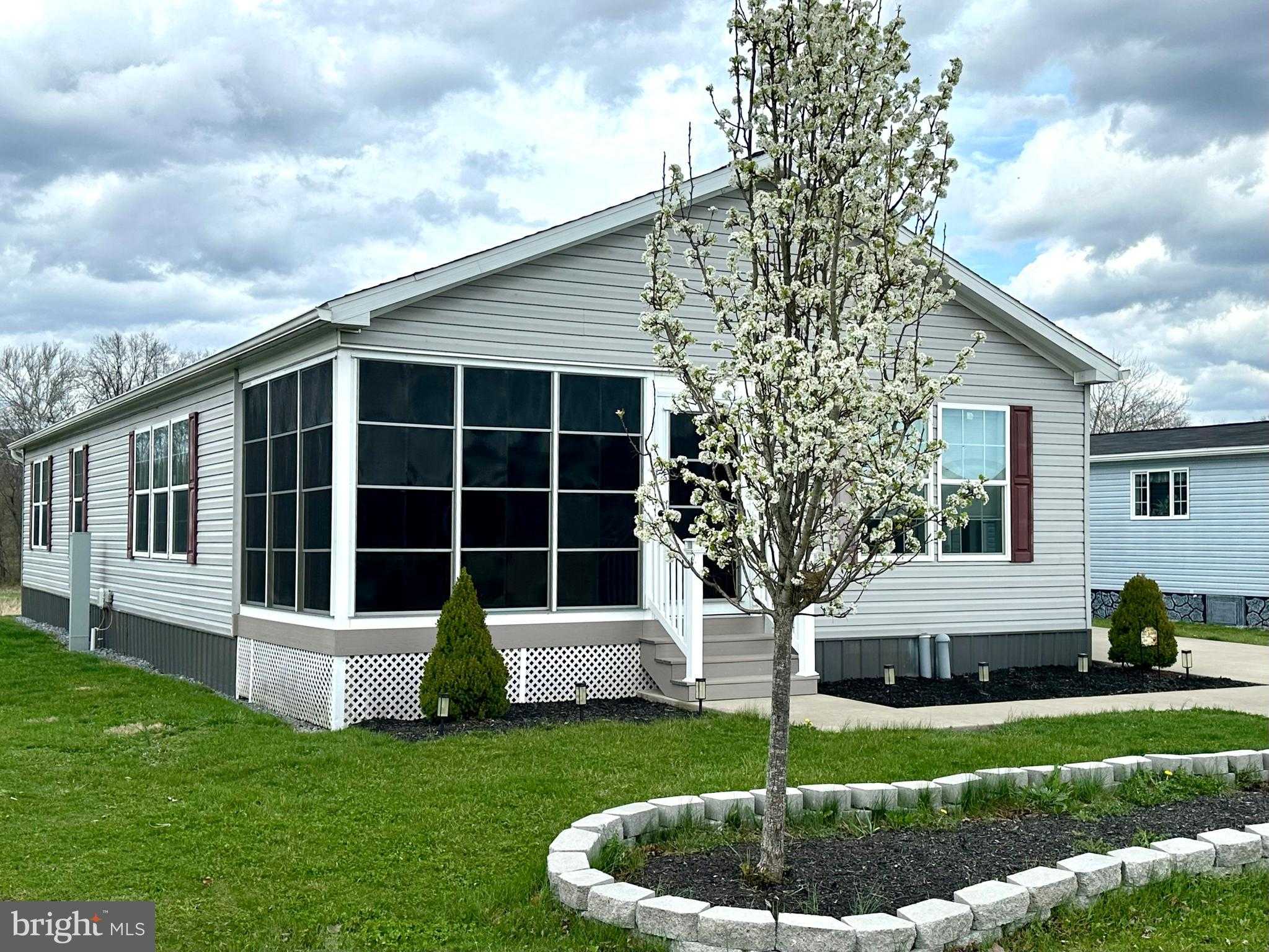 161 Serenity Cir photo 2