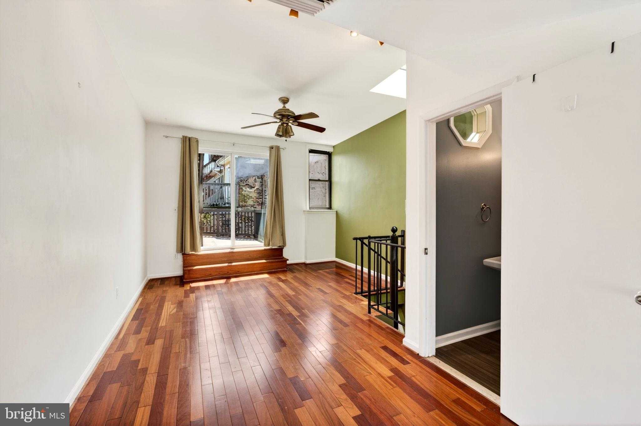 25 W West St photo 32