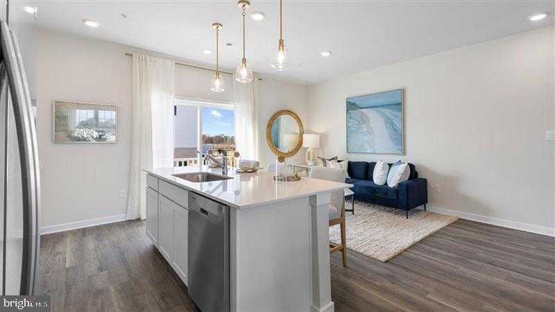 53 Northside Ct photo 3