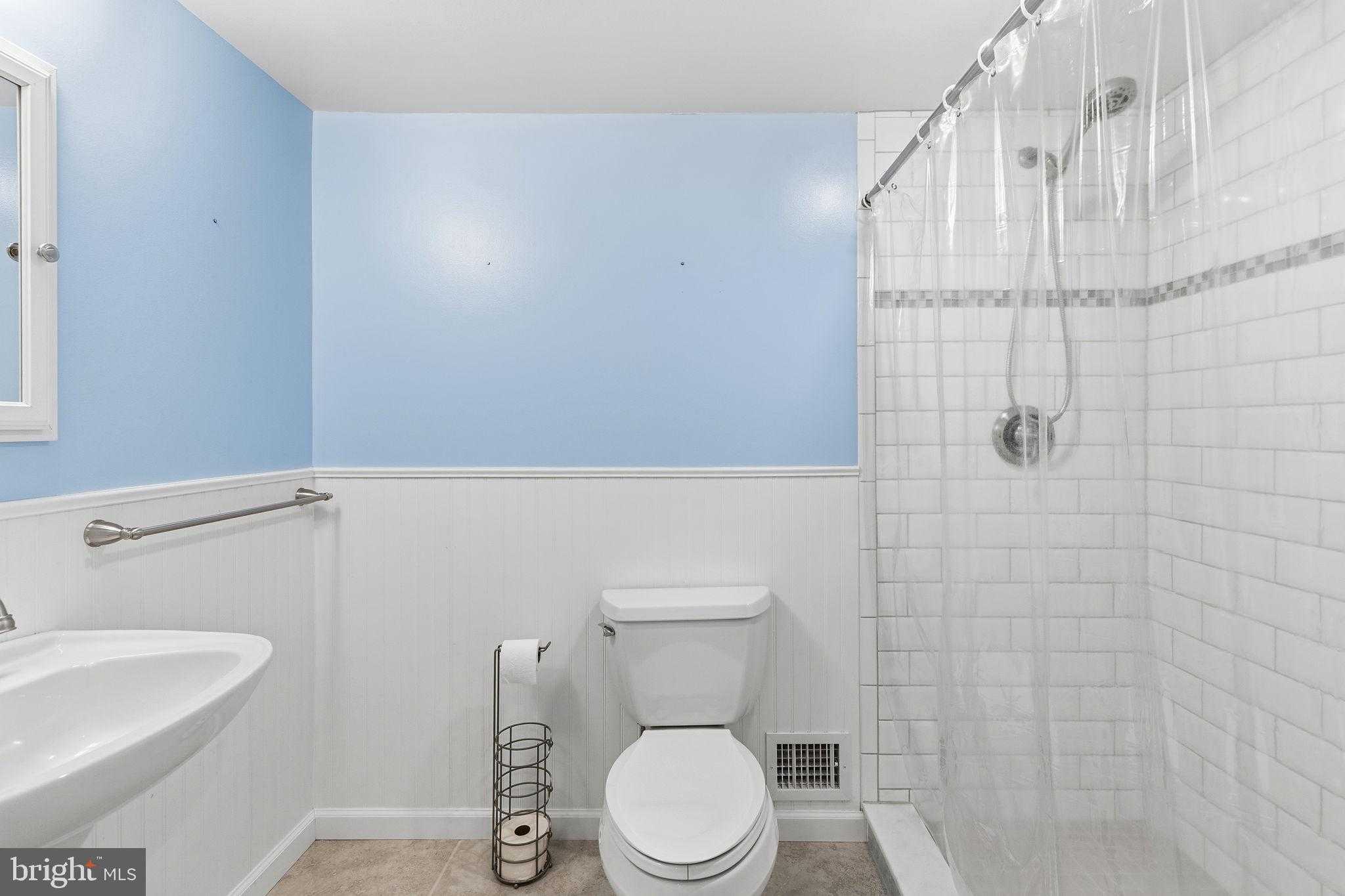 9827 Robinson Blvd photo 21