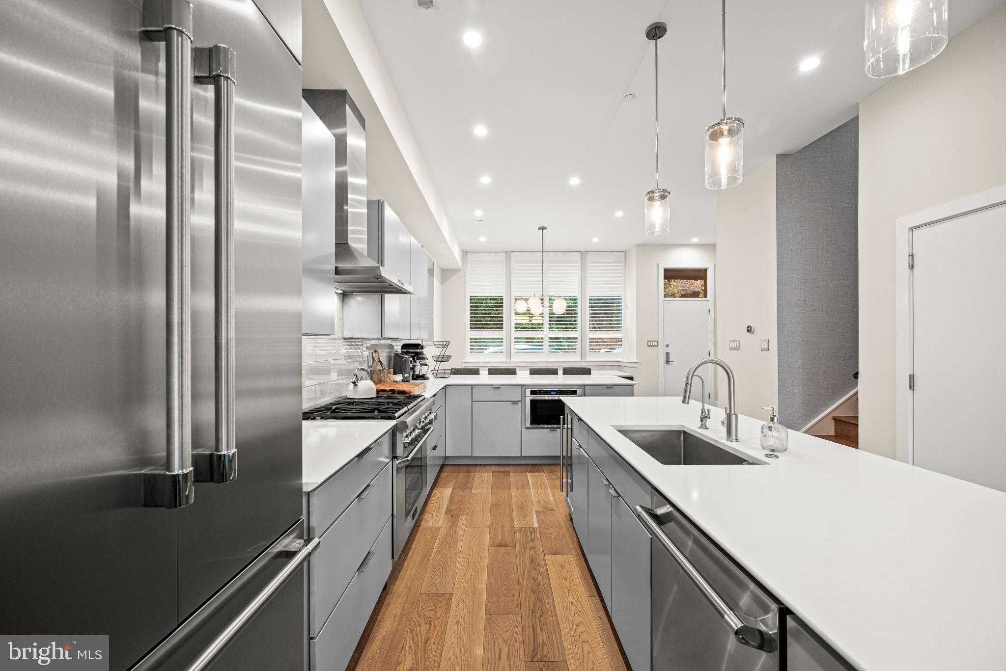 4588 Silverwood St photo 3