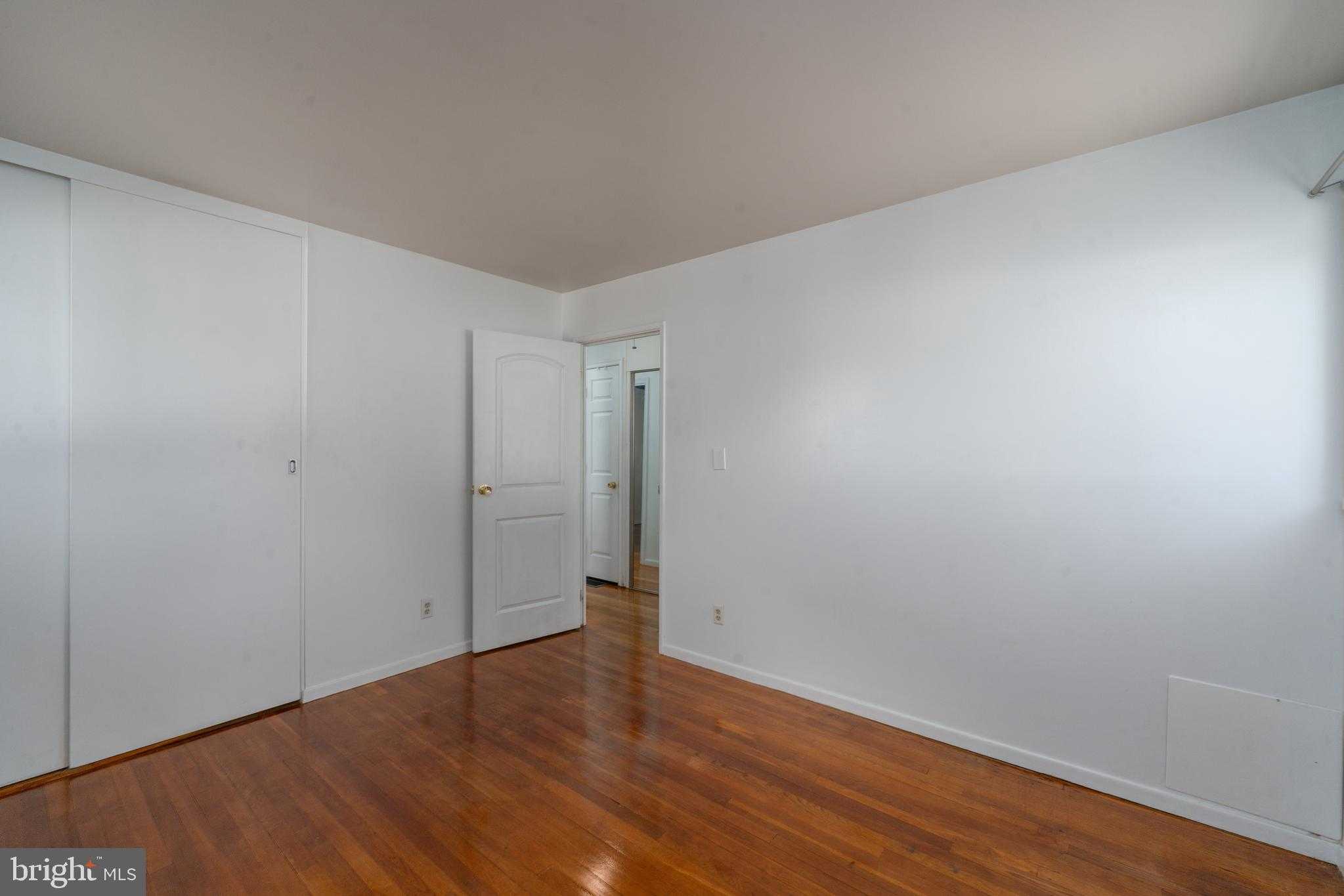 905 Lindellen Ave photo 24