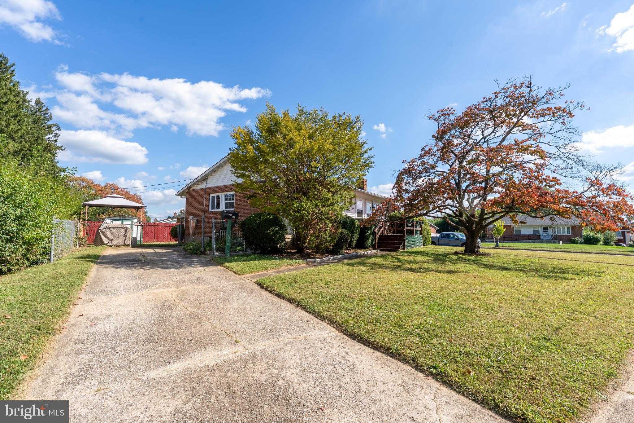 905 Lindellen Ave photo 3