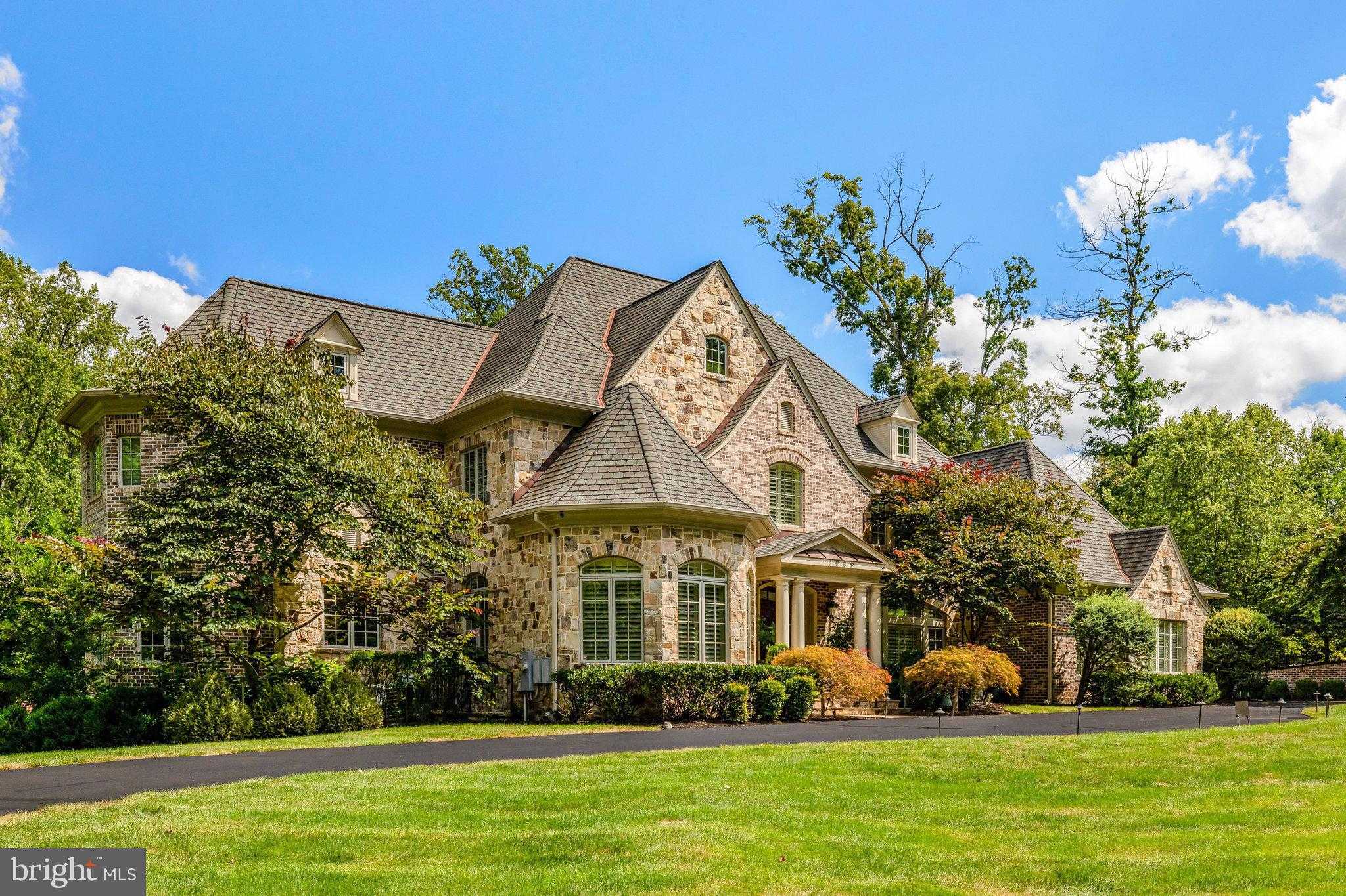 1239 Daleview Dr photo 2