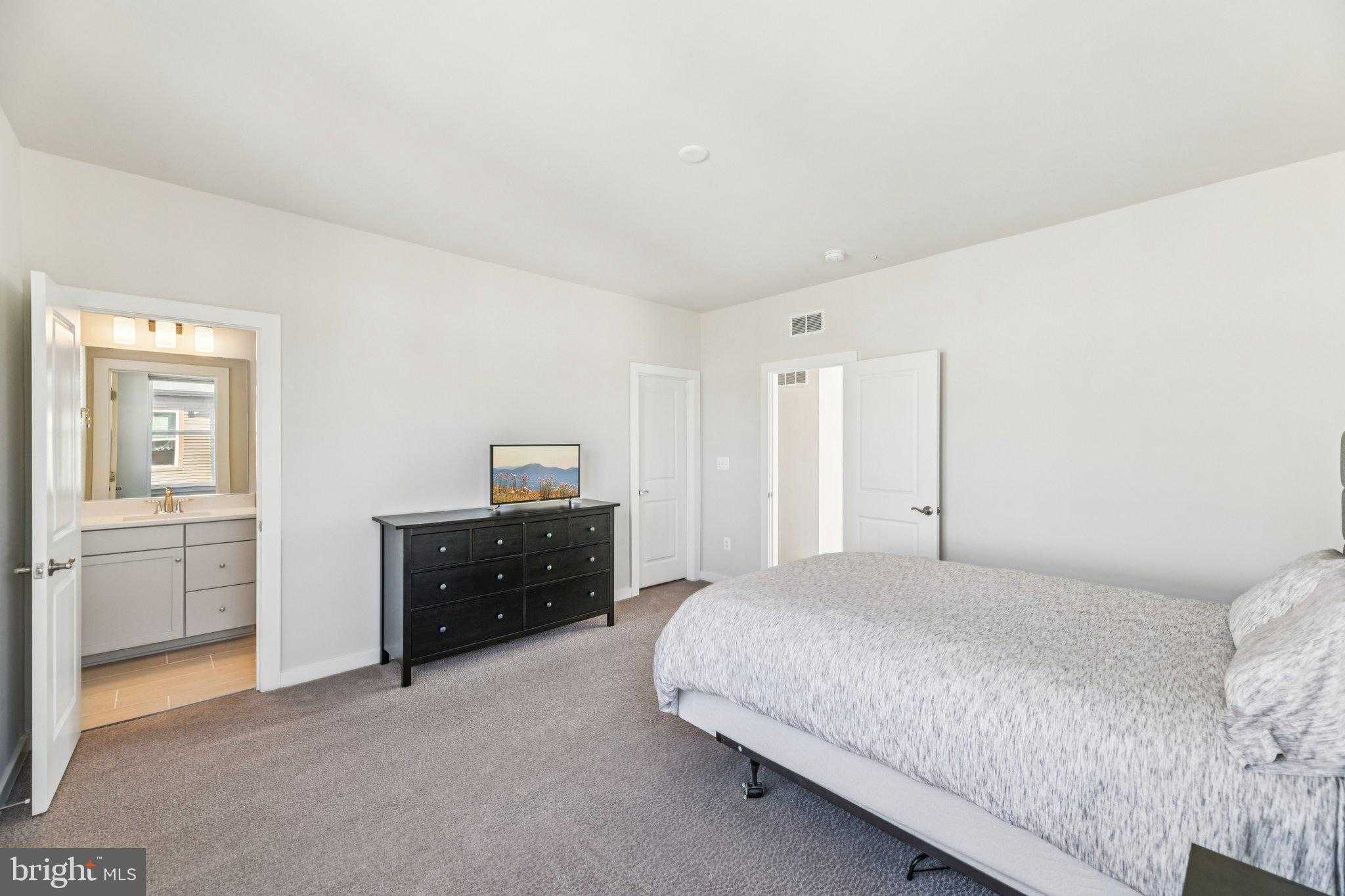 5600 Hyattsville Dr photo 53