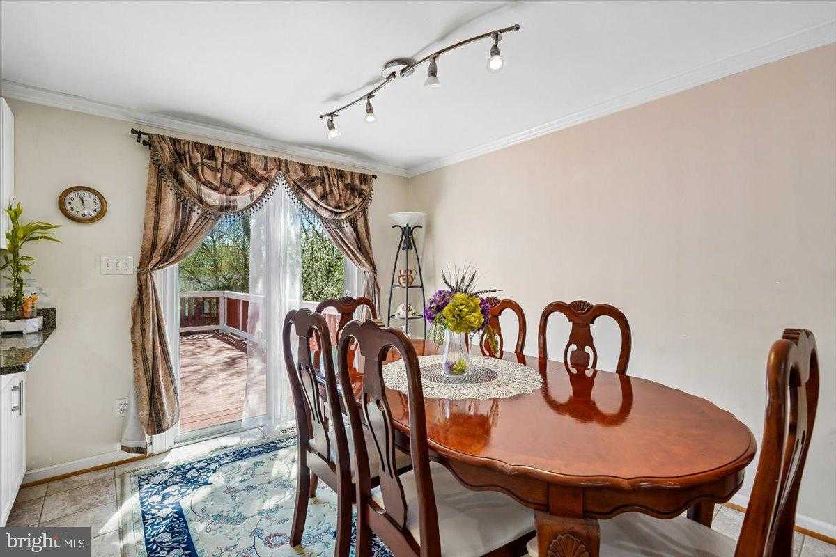 712 N Sterling Blvd photo 8