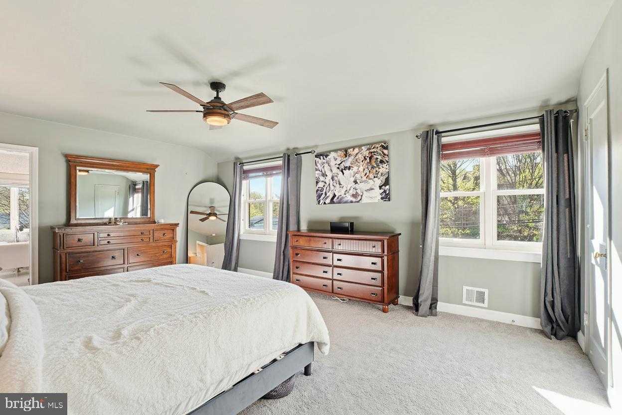 1303 Ballard St photo 30