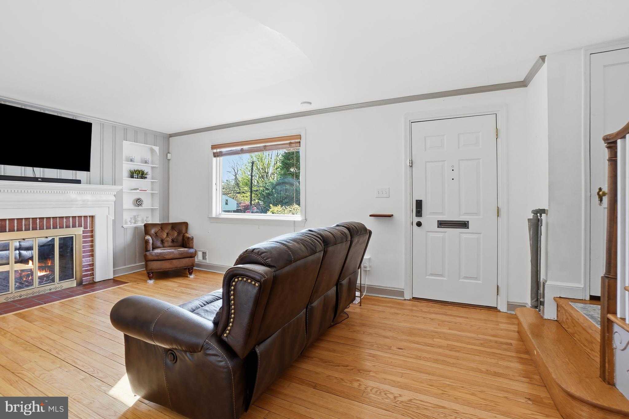 1303 Ballard St photo 7