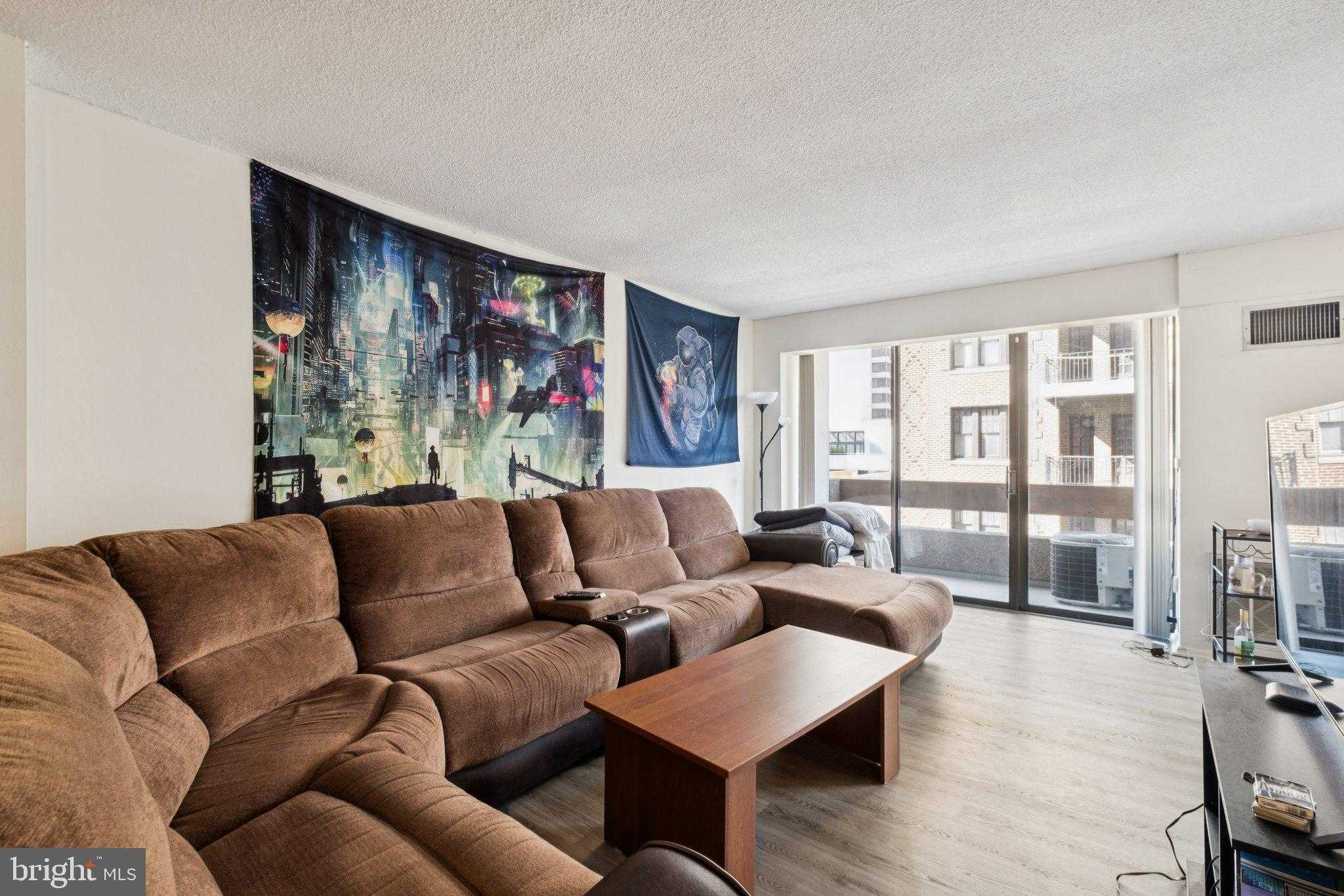 1326 Spruce St Apt 703 photo 2